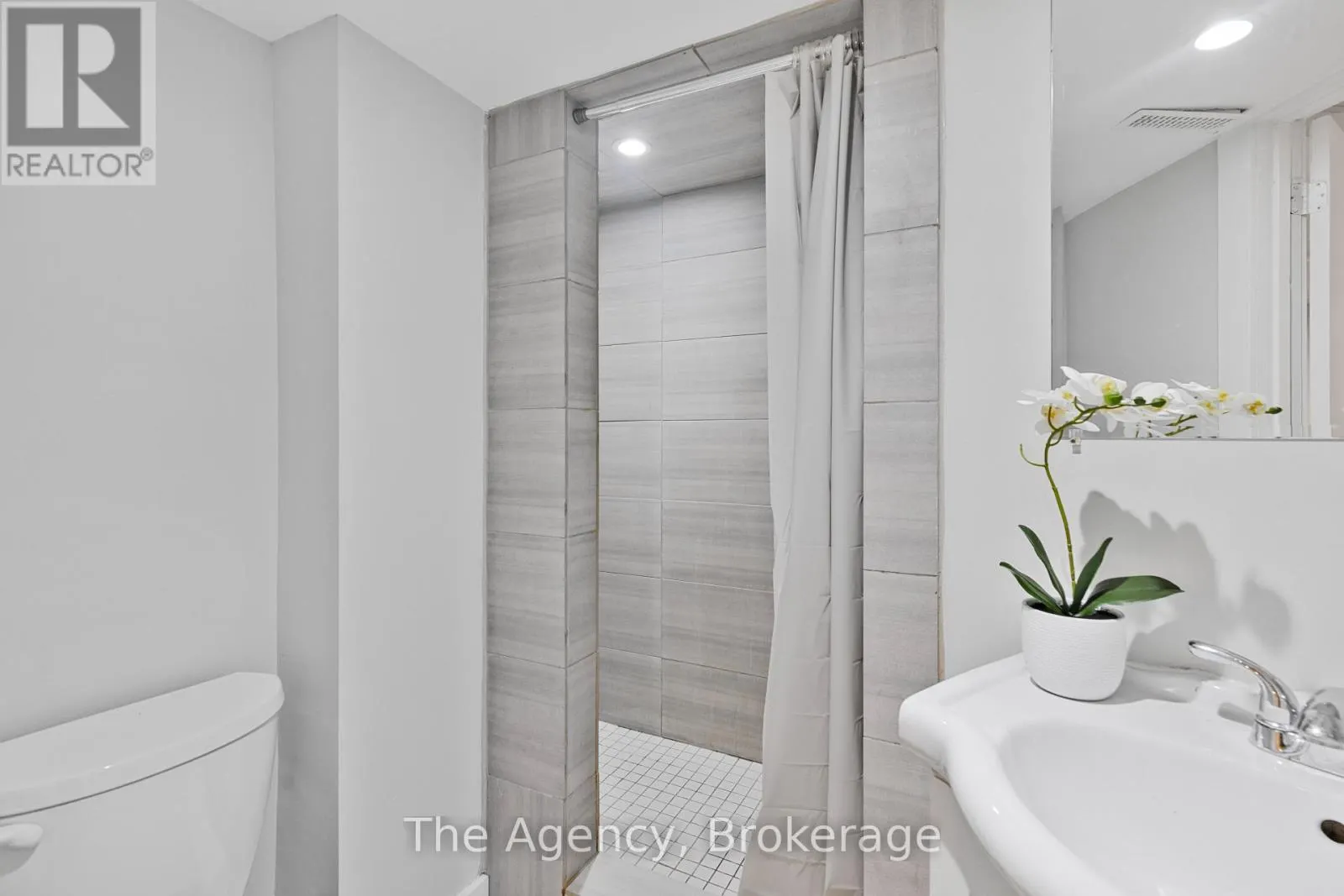 1122 GLENRIDGE DRIVE