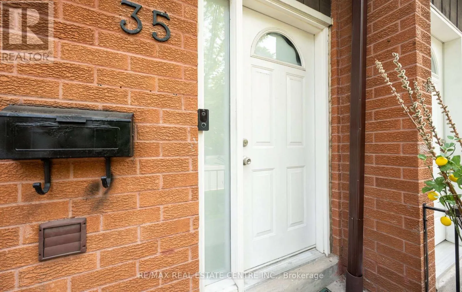 35 - 750 BURNHAMTHORPE ROAD E