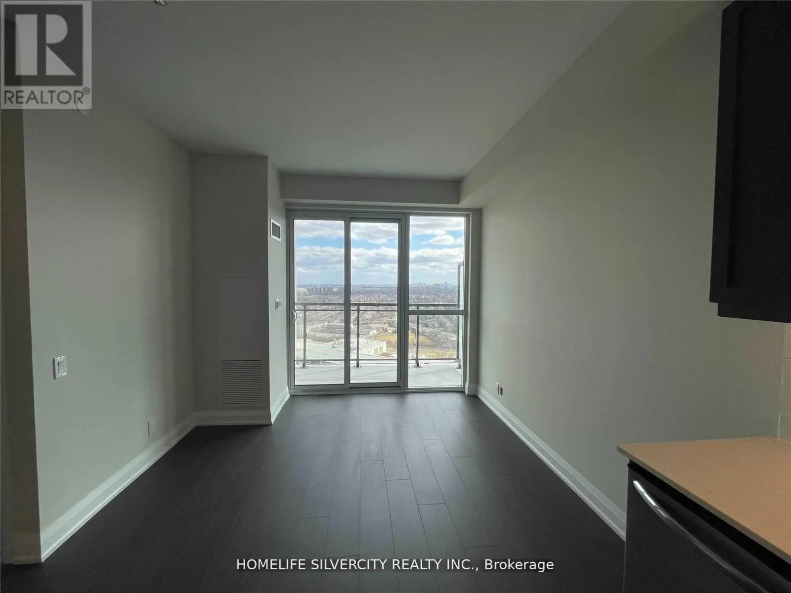 2404 - 15 LYNCH STREET