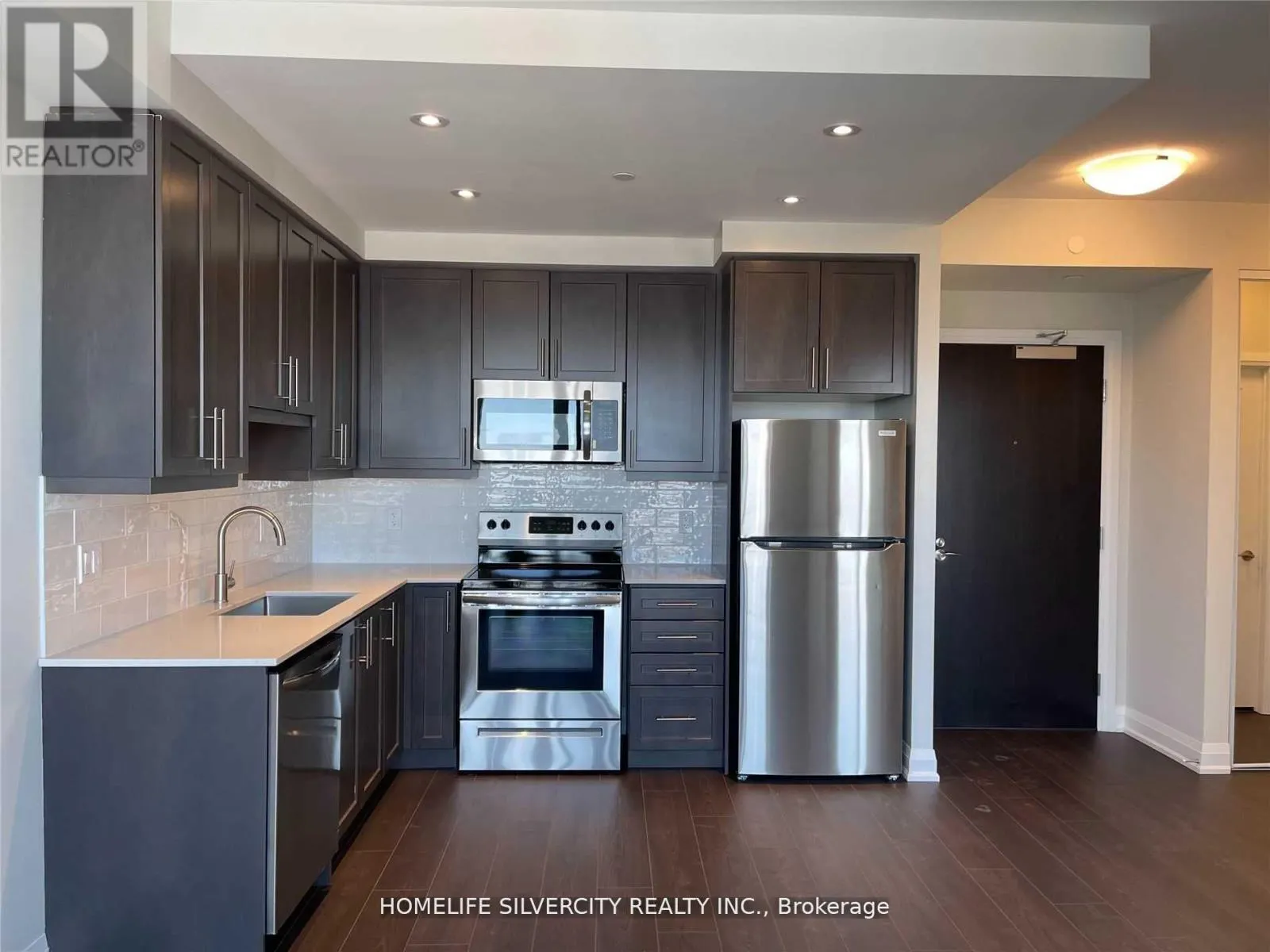 2404 - 15 LYNCH STREET