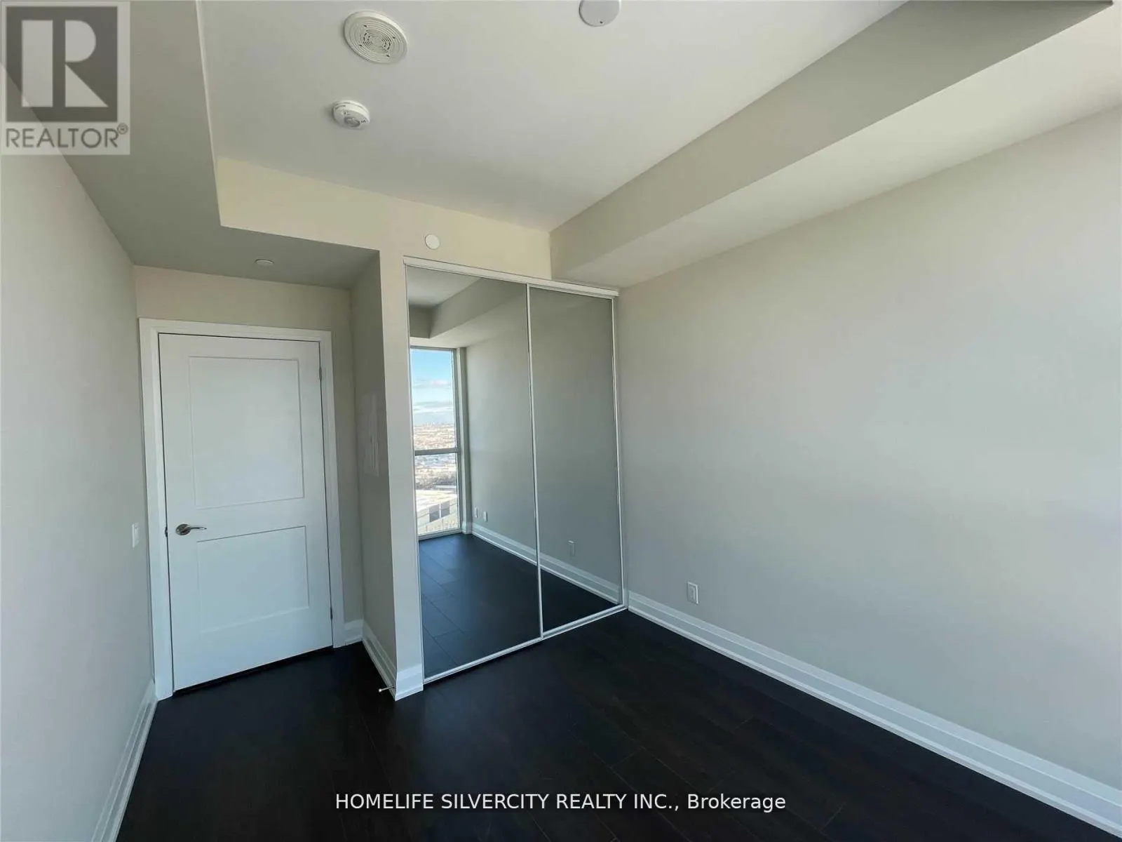 2404 - 15 LYNCH STREET