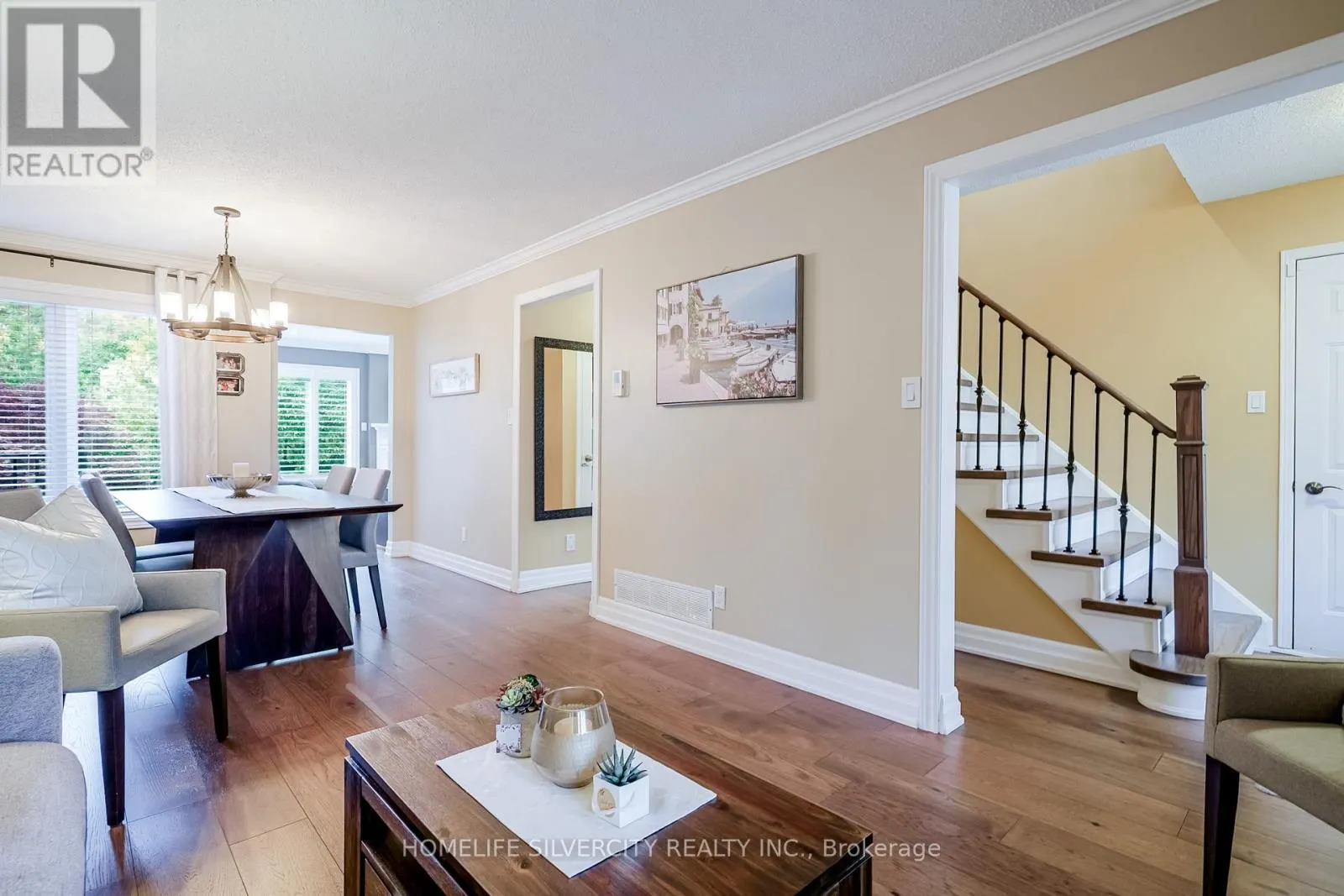 3216 TWIN OAKS CRESCENT