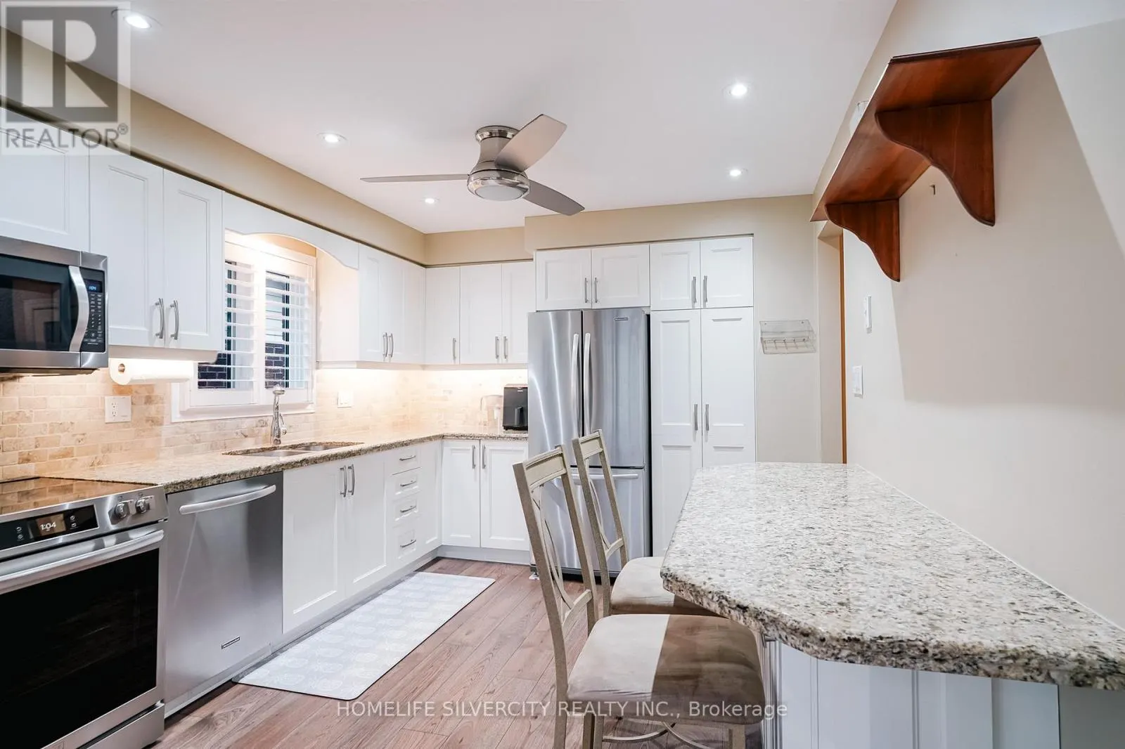 3216 TWIN OAKS CRESCENT