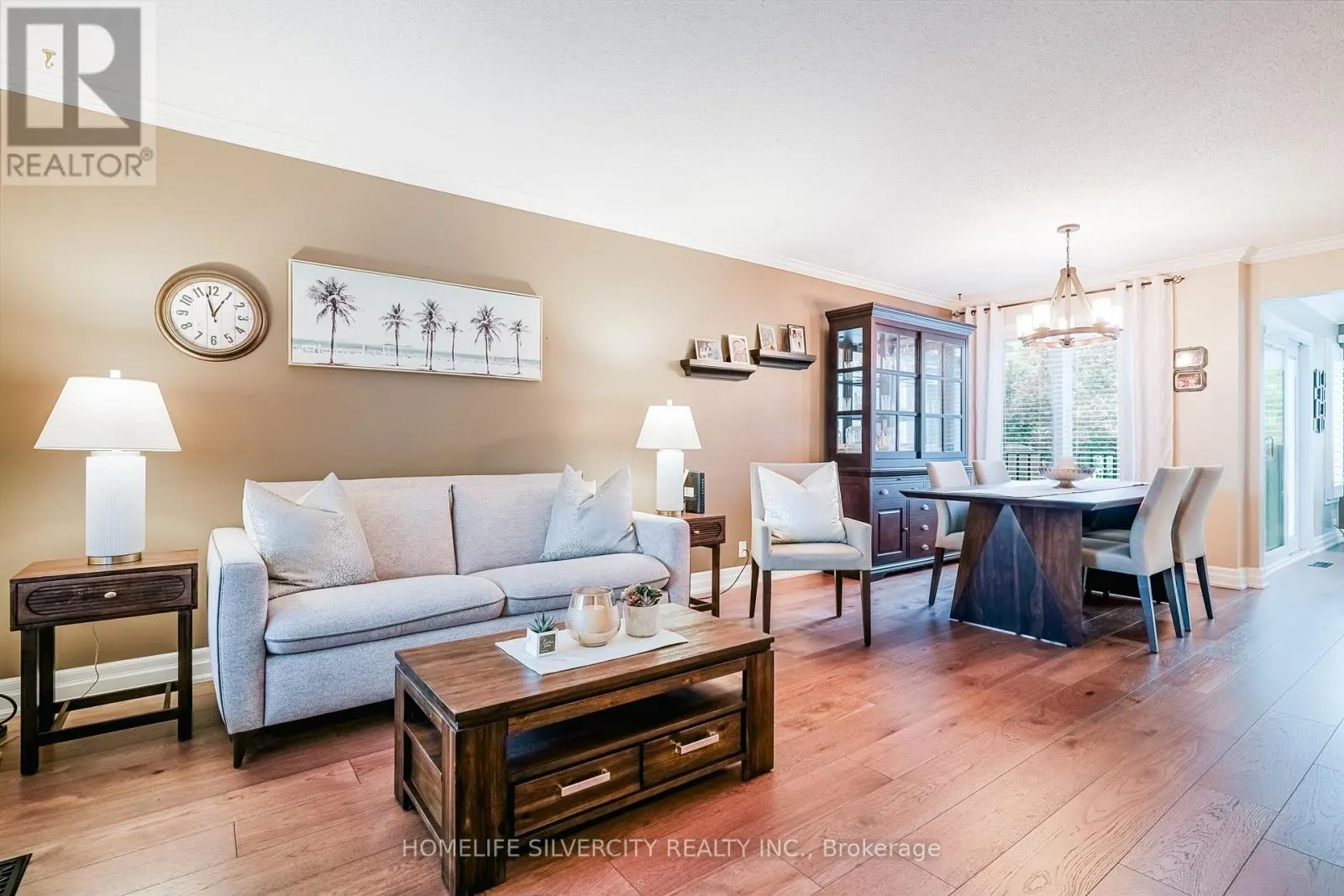 3216 TWIN OAKS CRESCENT