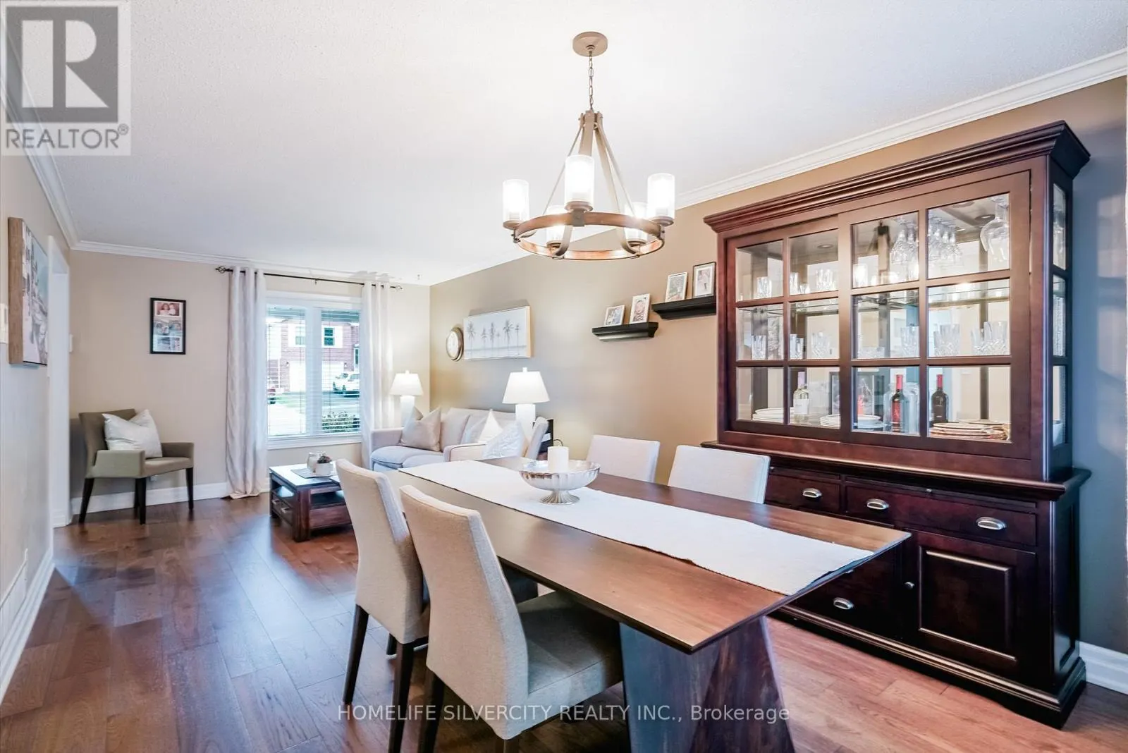 3216 TWIN OAKS CRESCENT