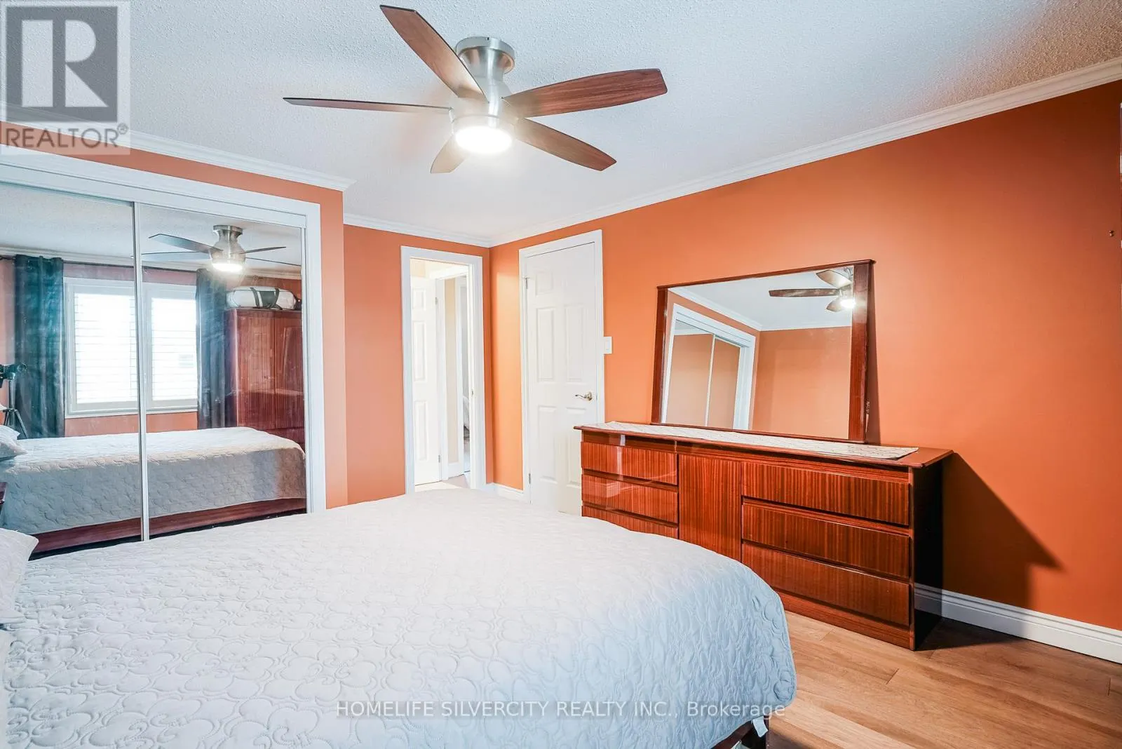 3216 TWIN OAKS CRESCENT