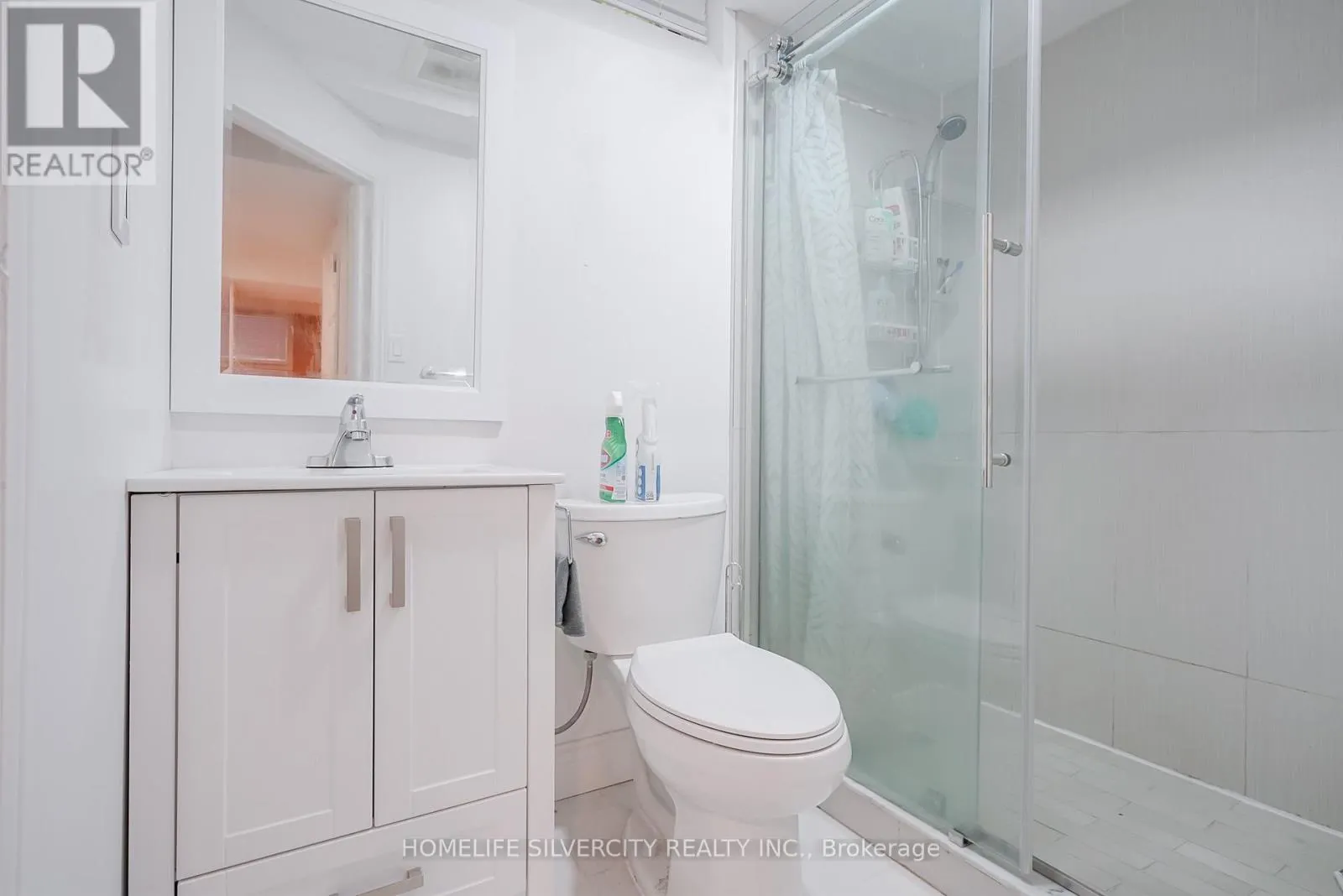 3216 TWIN OAKS CRESCENT