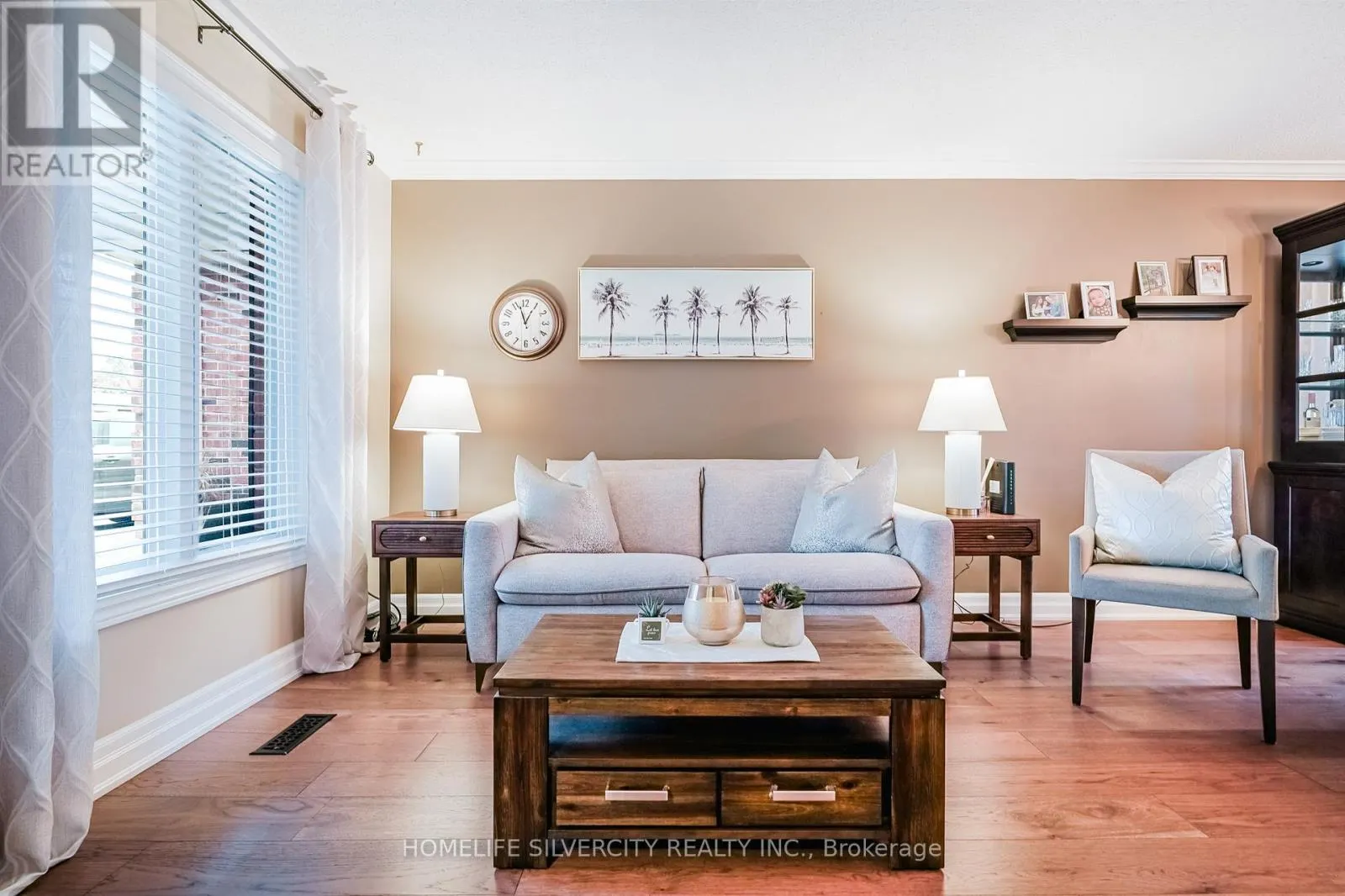 3216 TWIN OAKS CRESCENT