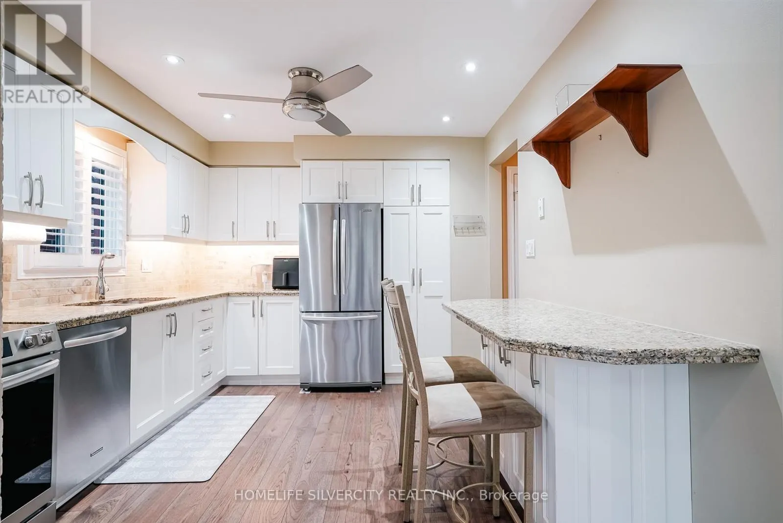 3216 TWIN OAKS CRESCENT