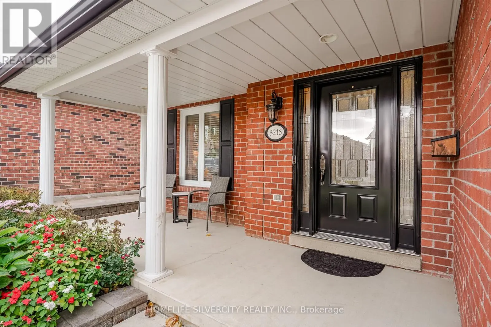 3216 TWIN OAKS CRESCENT