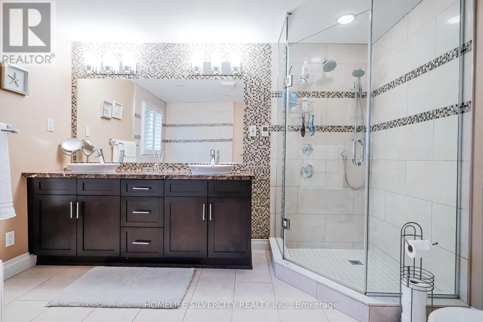 3216 TWIN OAKS CRESCENT