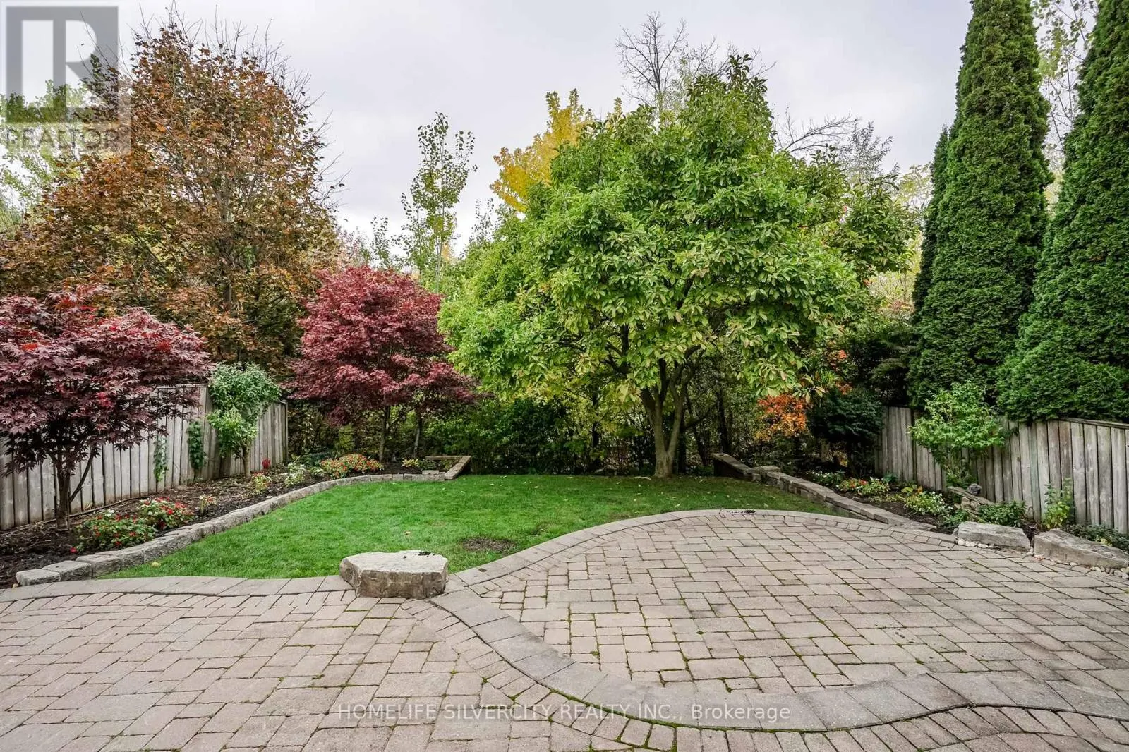 3216 TWIN OAKS CRESCENT