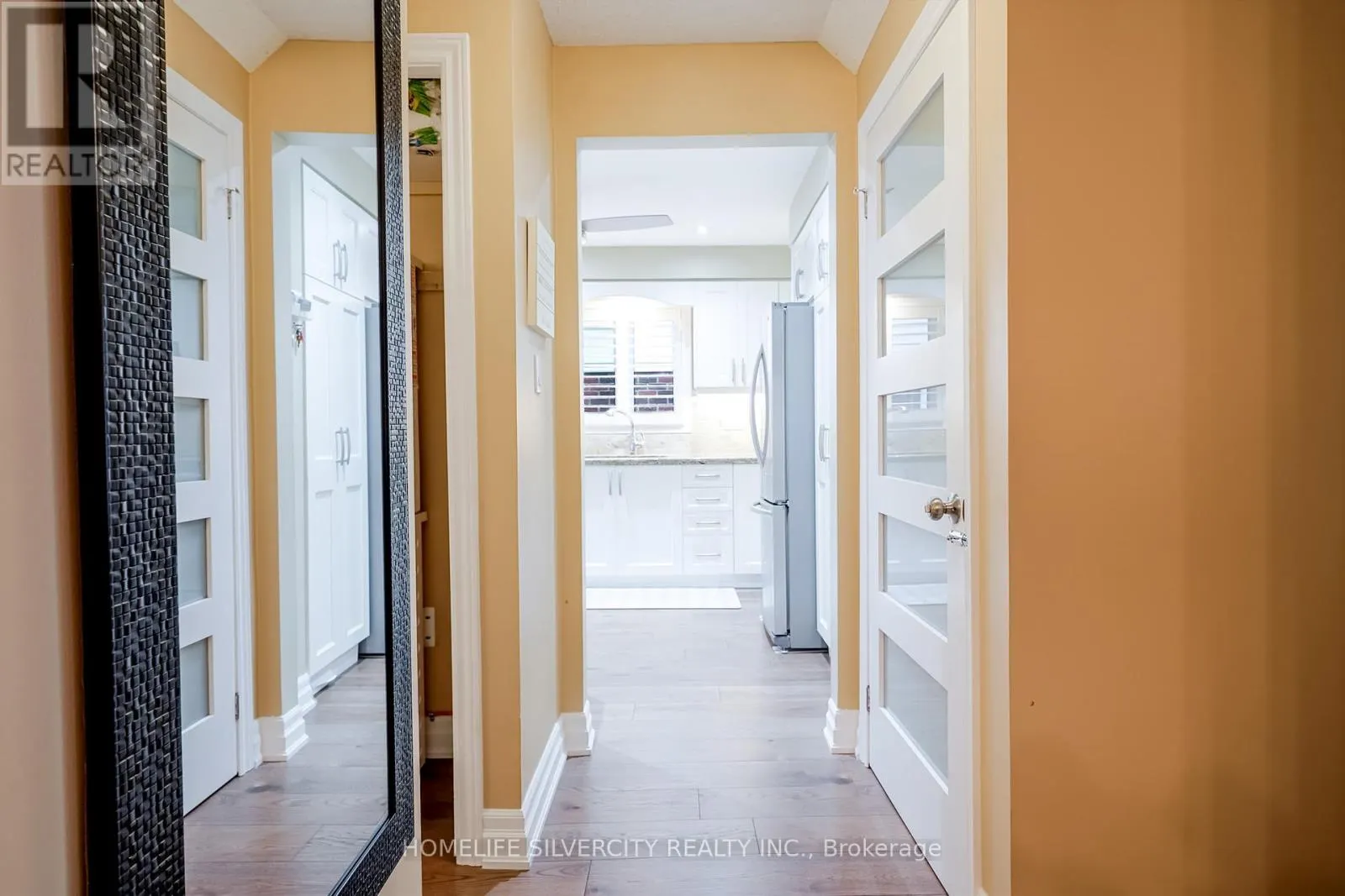 3216 TWIN OAKS CRESCENT