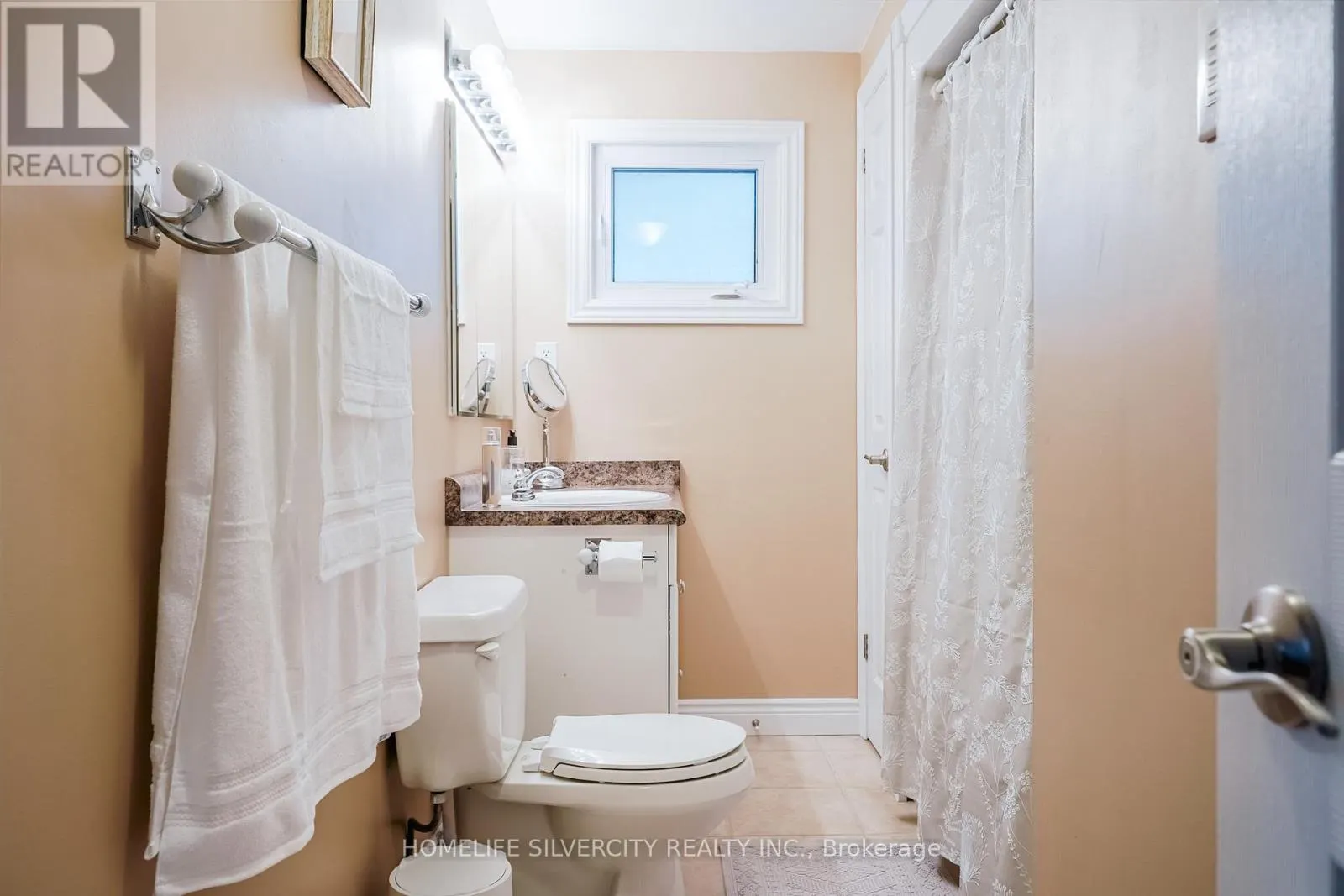 3216 TWIN OAKS CRESCENT