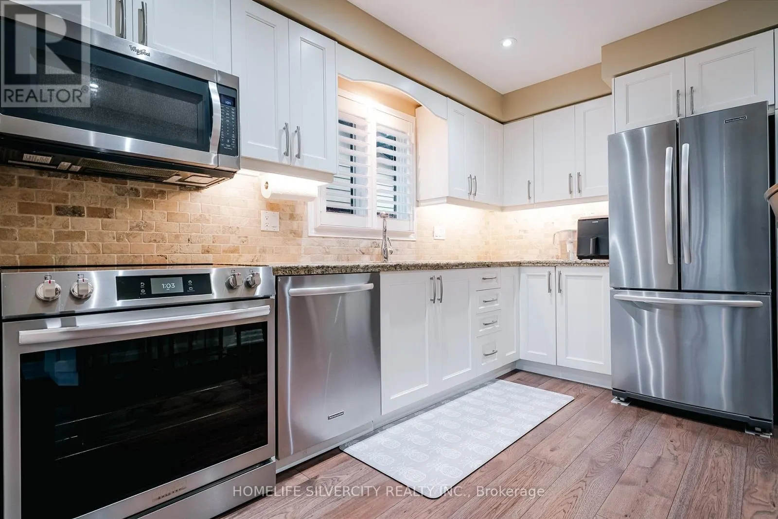 3216 TWIN OAKS CRESCENT