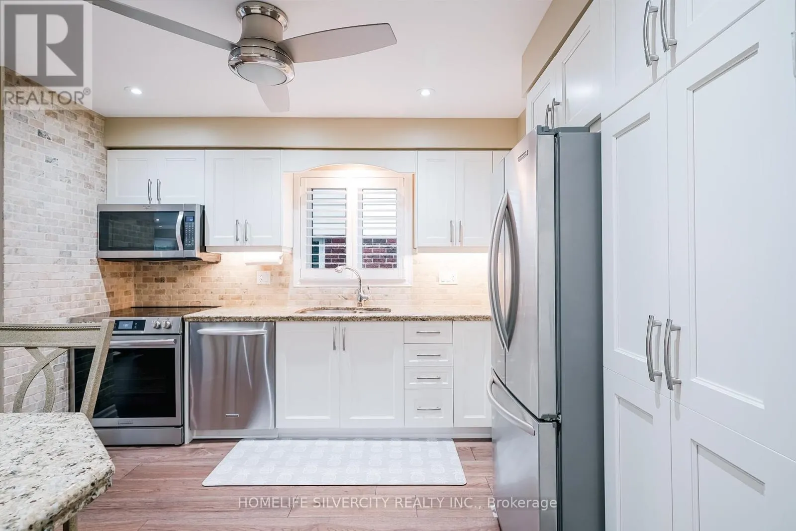 3216 TWIN OAKS CRESCENT