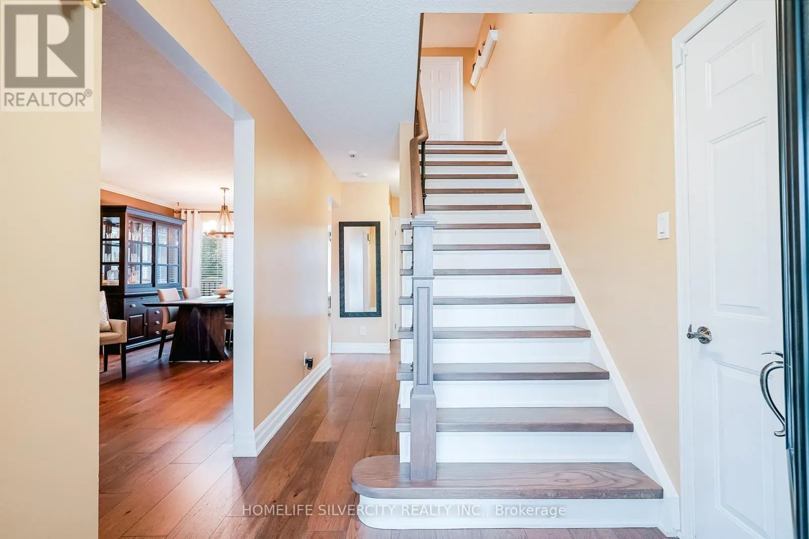 3216 TWIN OAKS CRESCENT