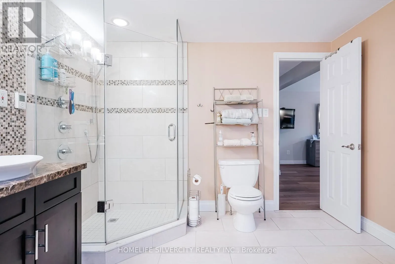 3216 TWIN OAKS CRESCENT