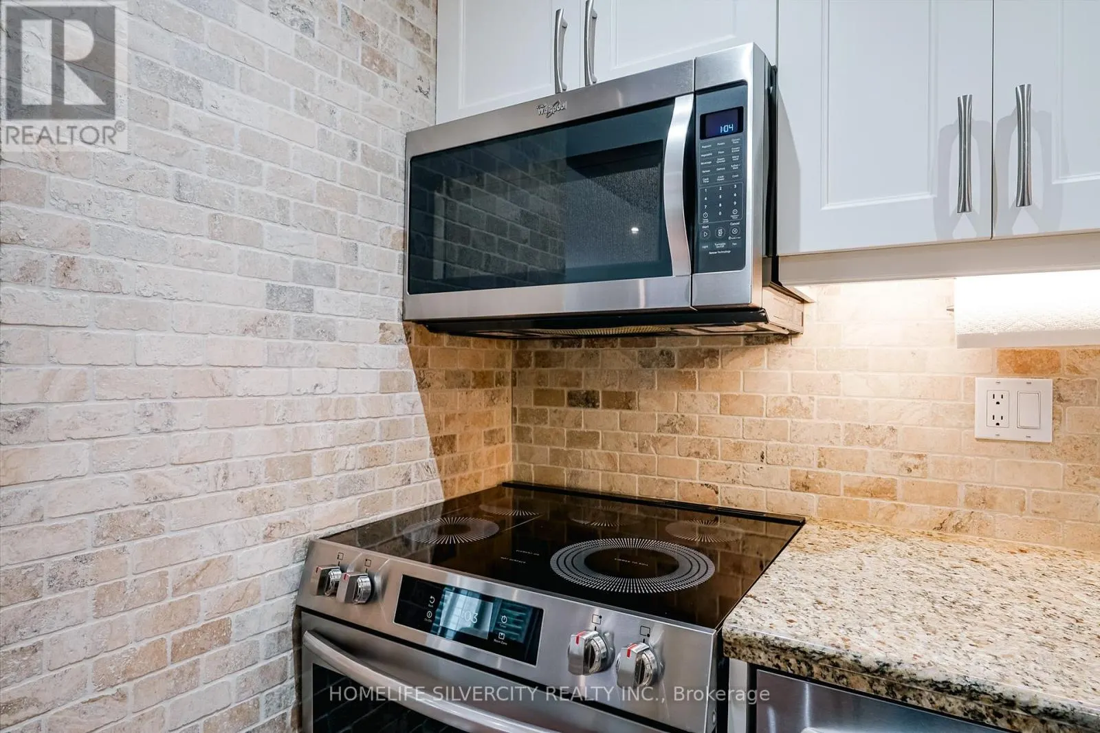 3216 TWIN OAKS CRESCENT