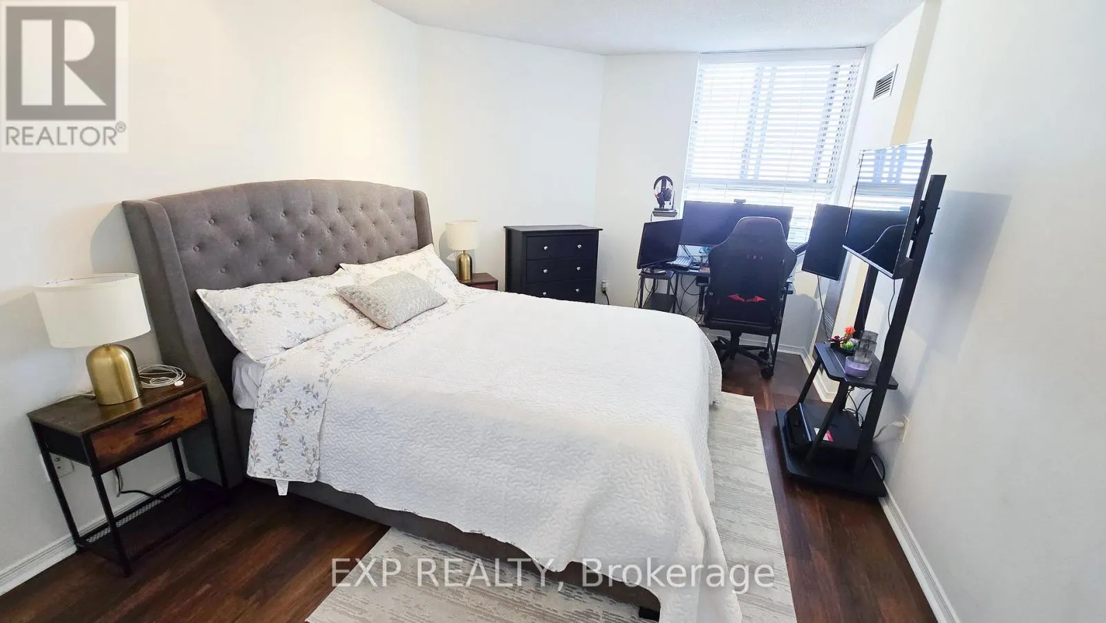 PH 10 - 234 ALBION ROAD