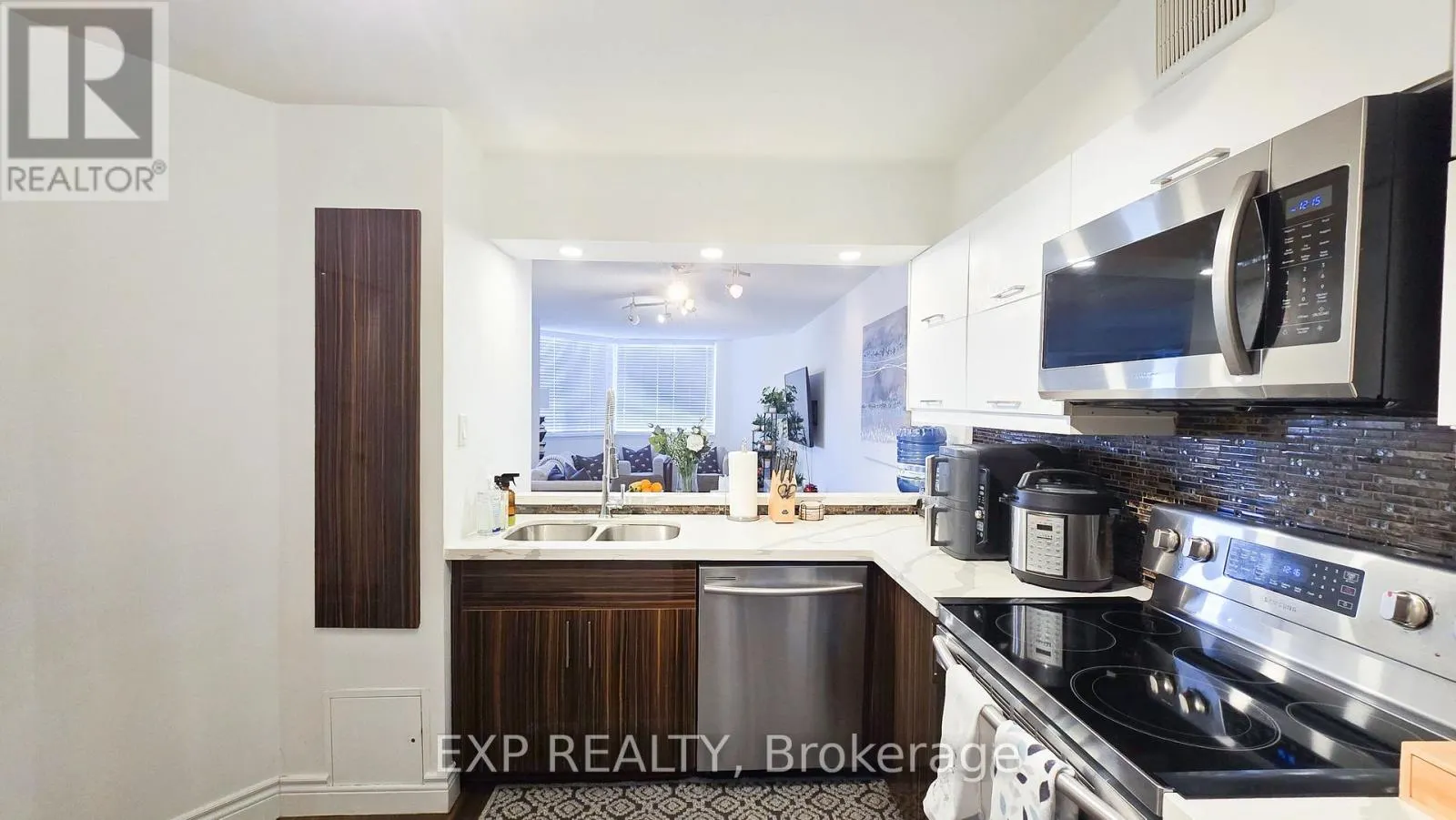 PH 10 - 234 ALBION ROAD