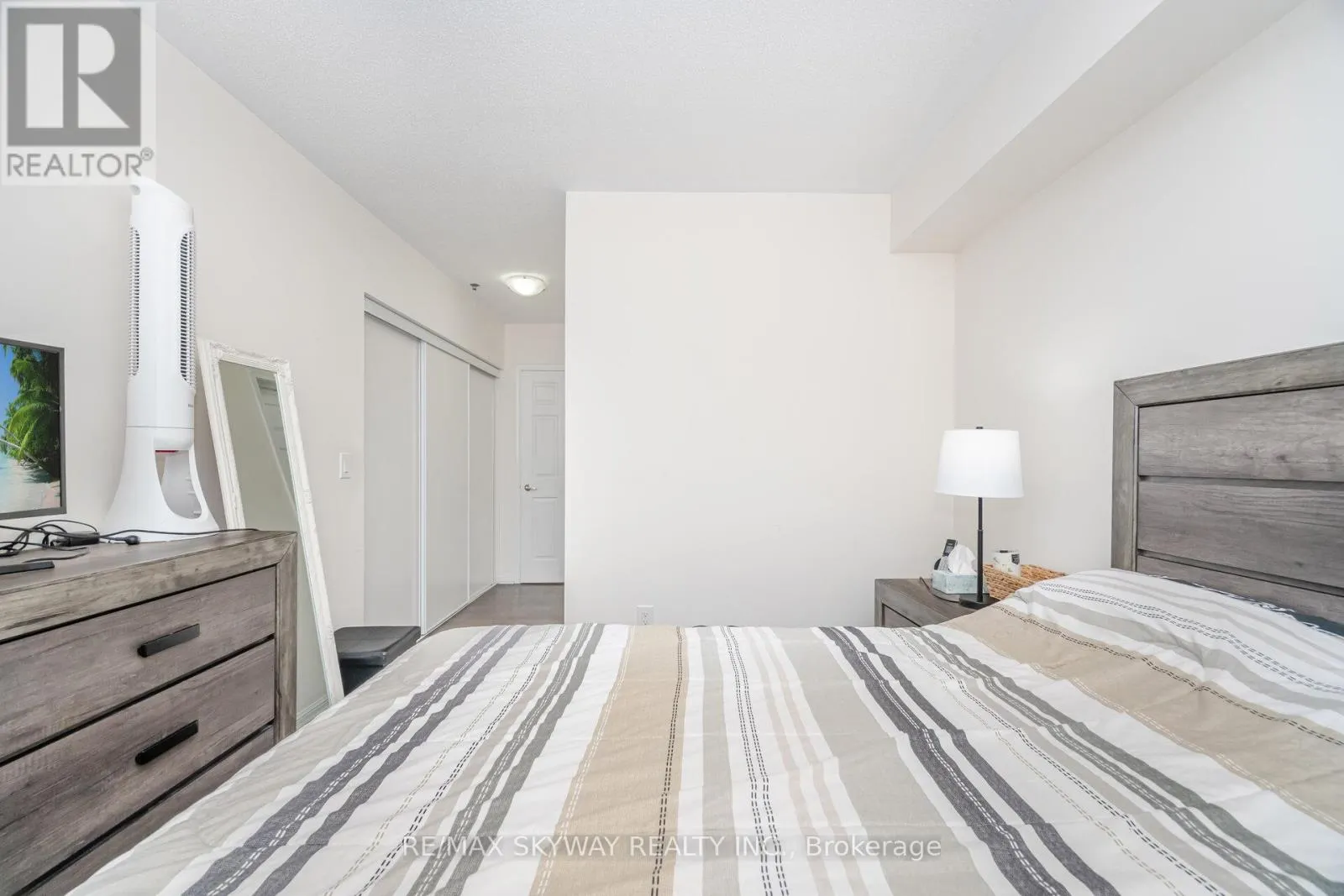 303 - 60 BAYCLIFFE CRESCENT