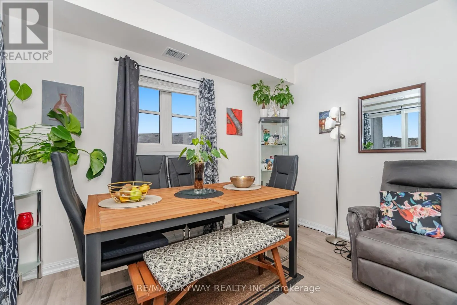 303 - 60 BAYCLIFFE CRESCENT