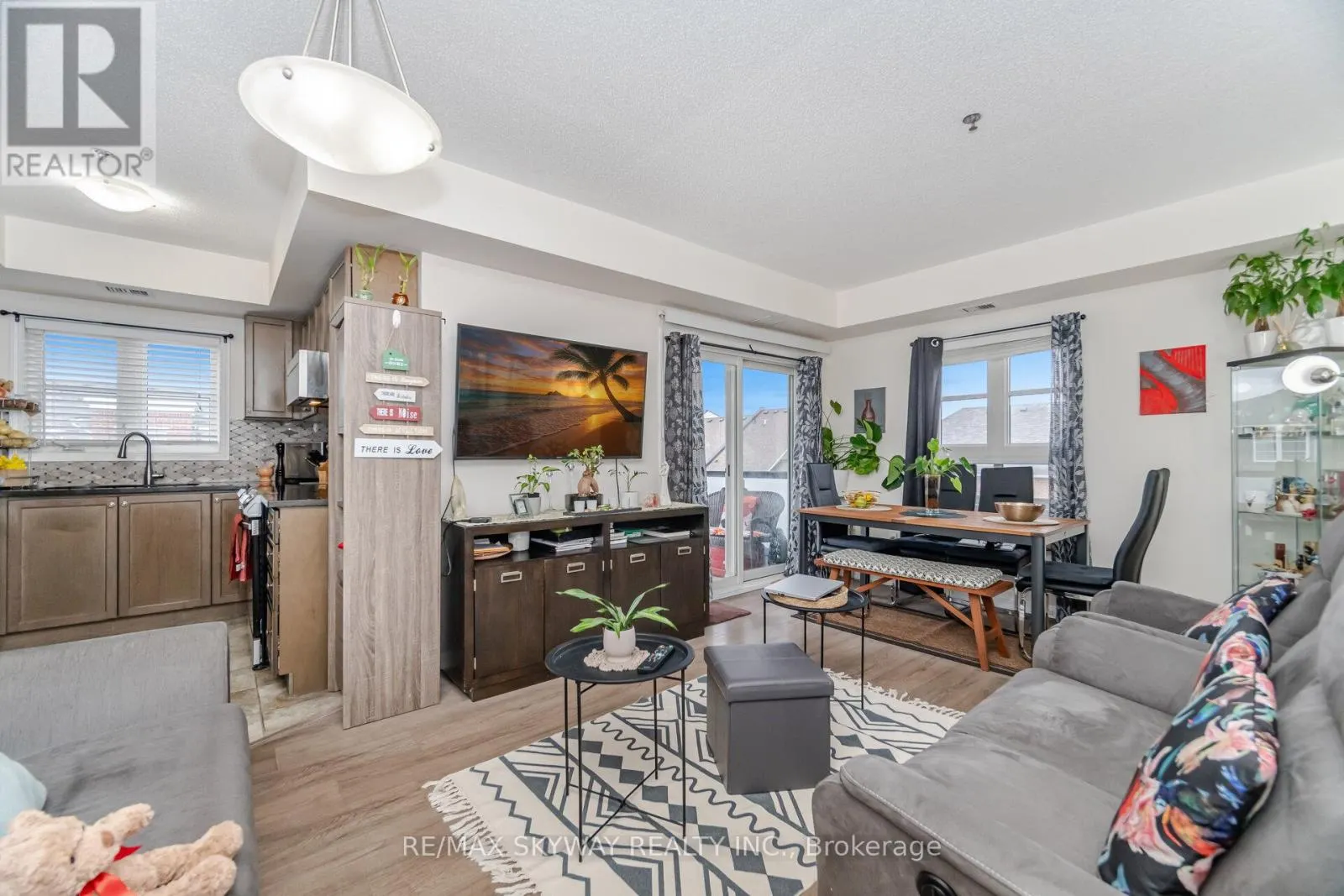 303 - 60 BAYCLIFFE CRESCENT