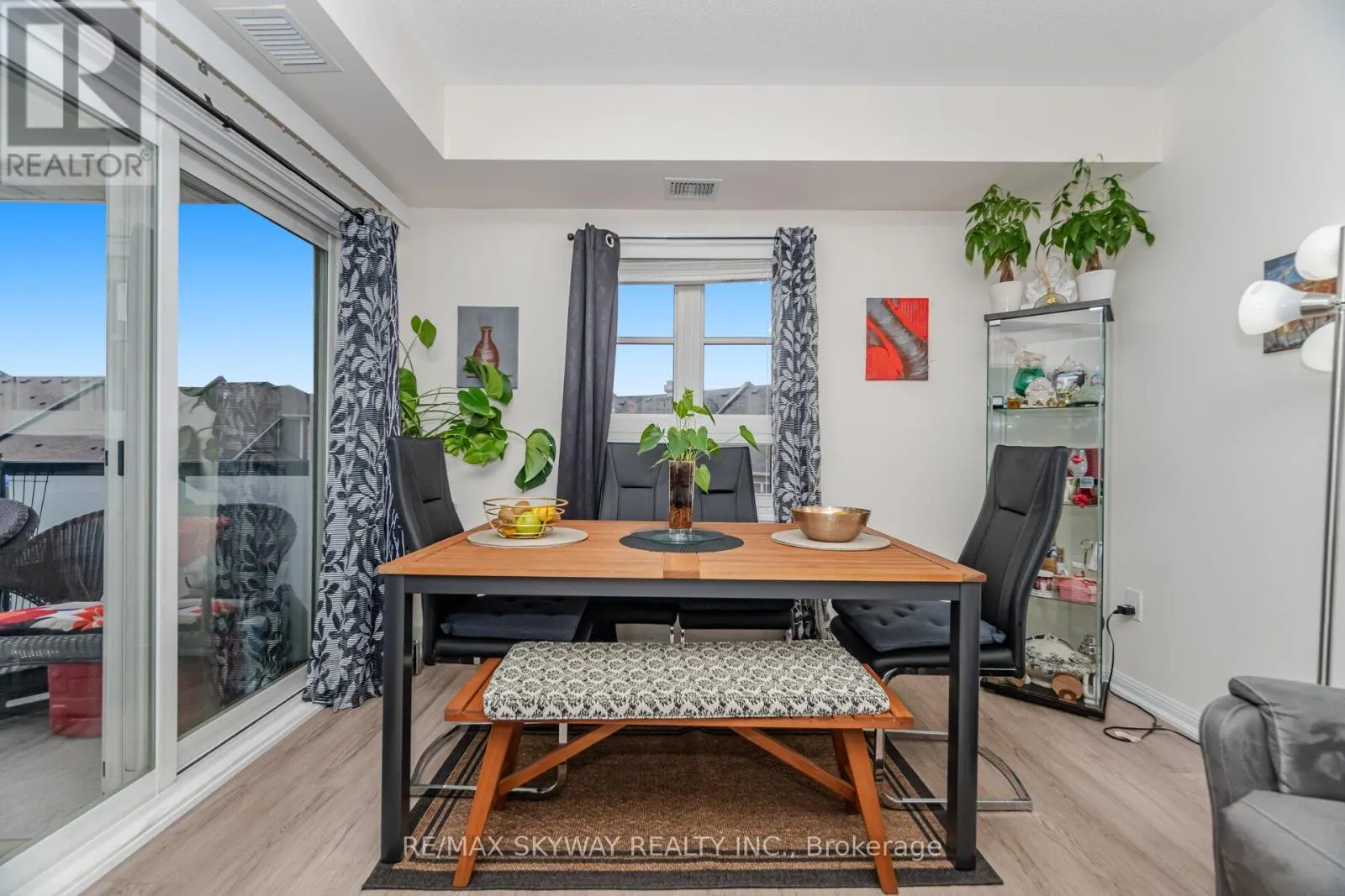 303 - 60 BAYCLIFFE CRESCENT