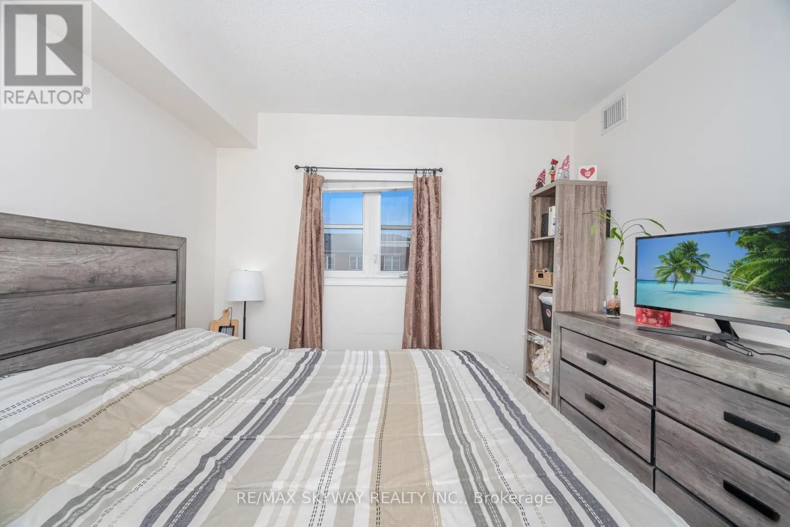 303 - 60 BAYCLIFFE CRESCENT