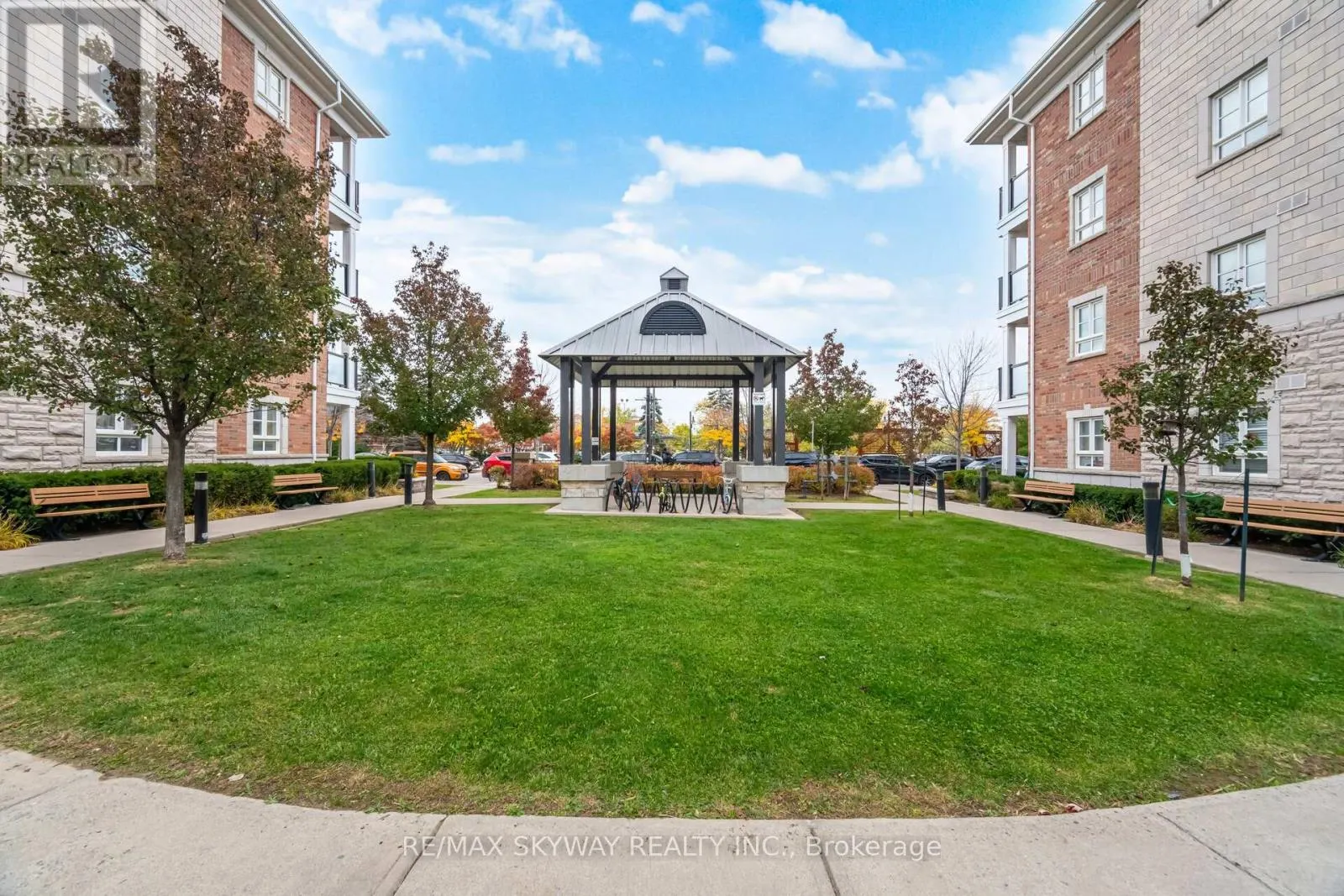 303 - 60 BAYCLIFFE CRESCENT