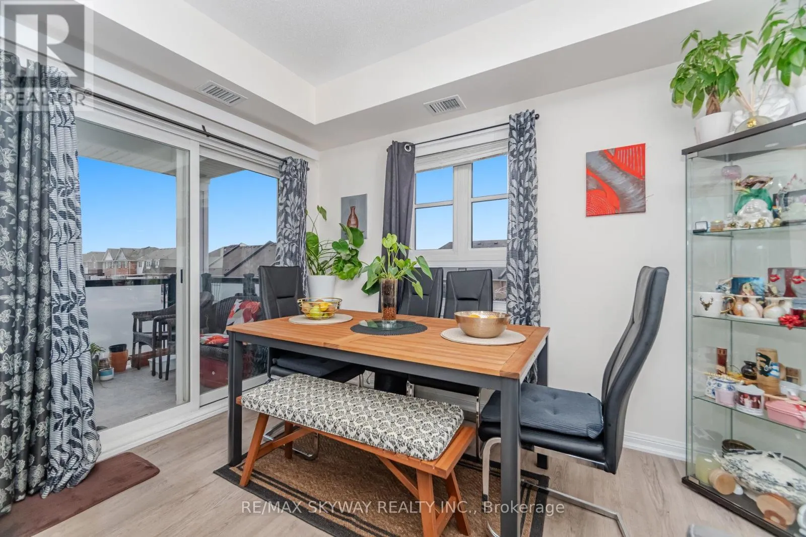 303 - 60 BAYCLIFFE CRESCENT