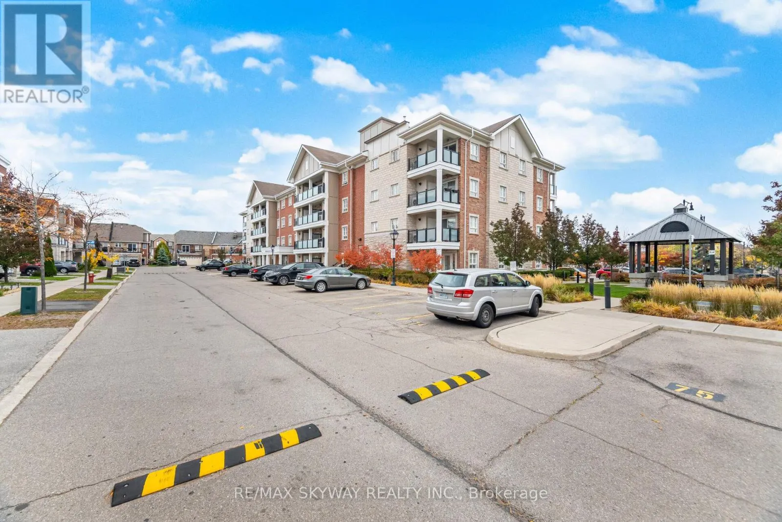 303 - 60 BAYCLIFFE CRESCENT