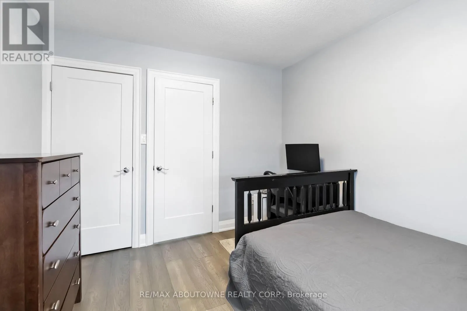 2286 DUNFOREST CRESCENT