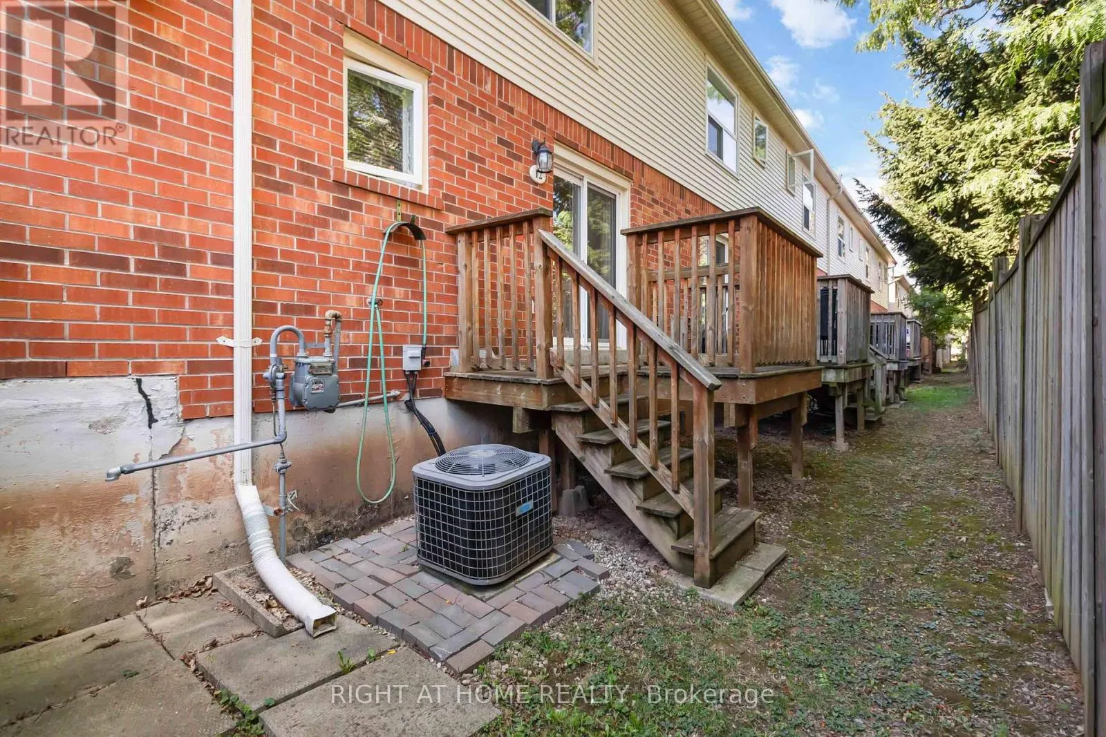 12 - 1520 REEVES GATE