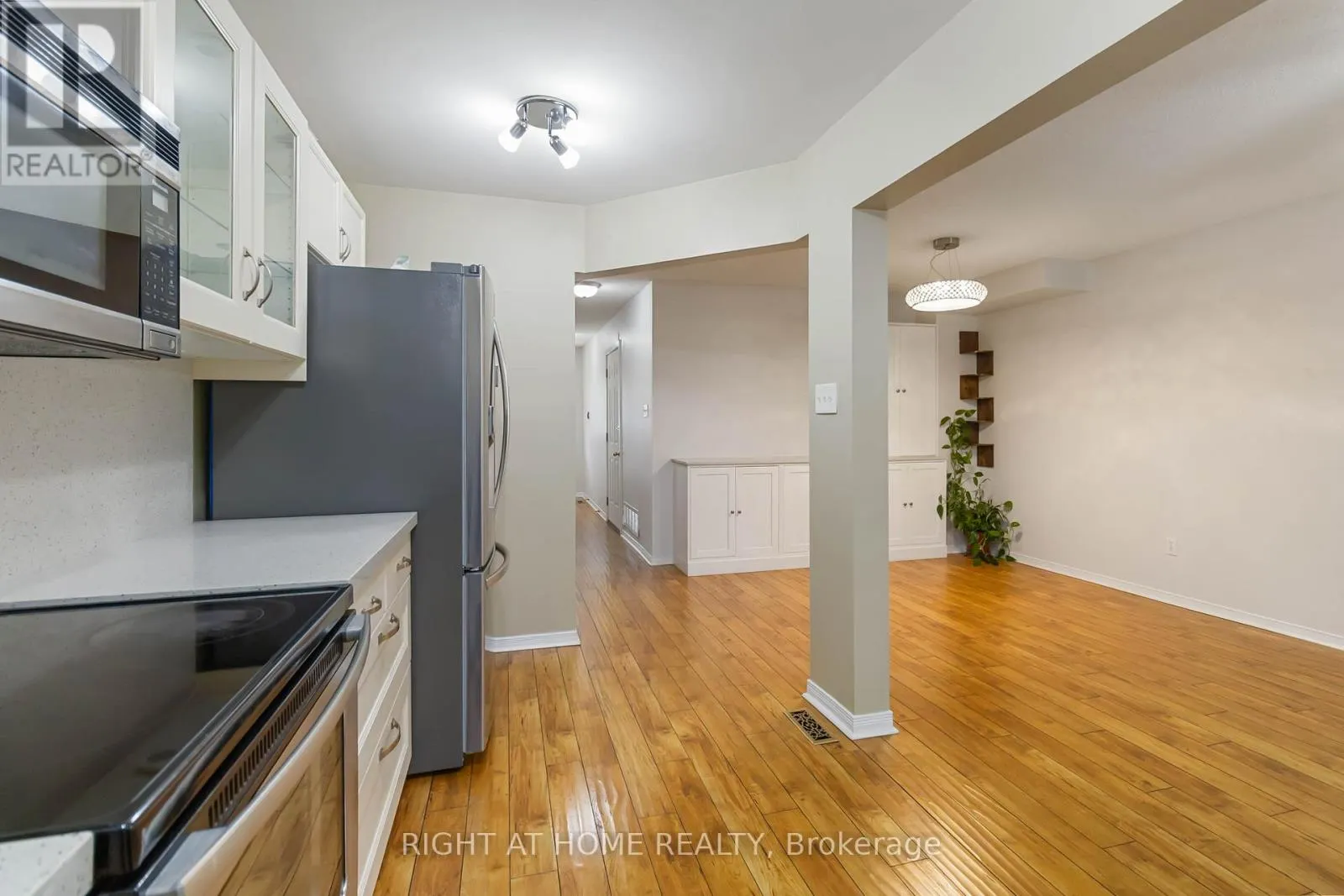 12 - 1520 REEVES GATE