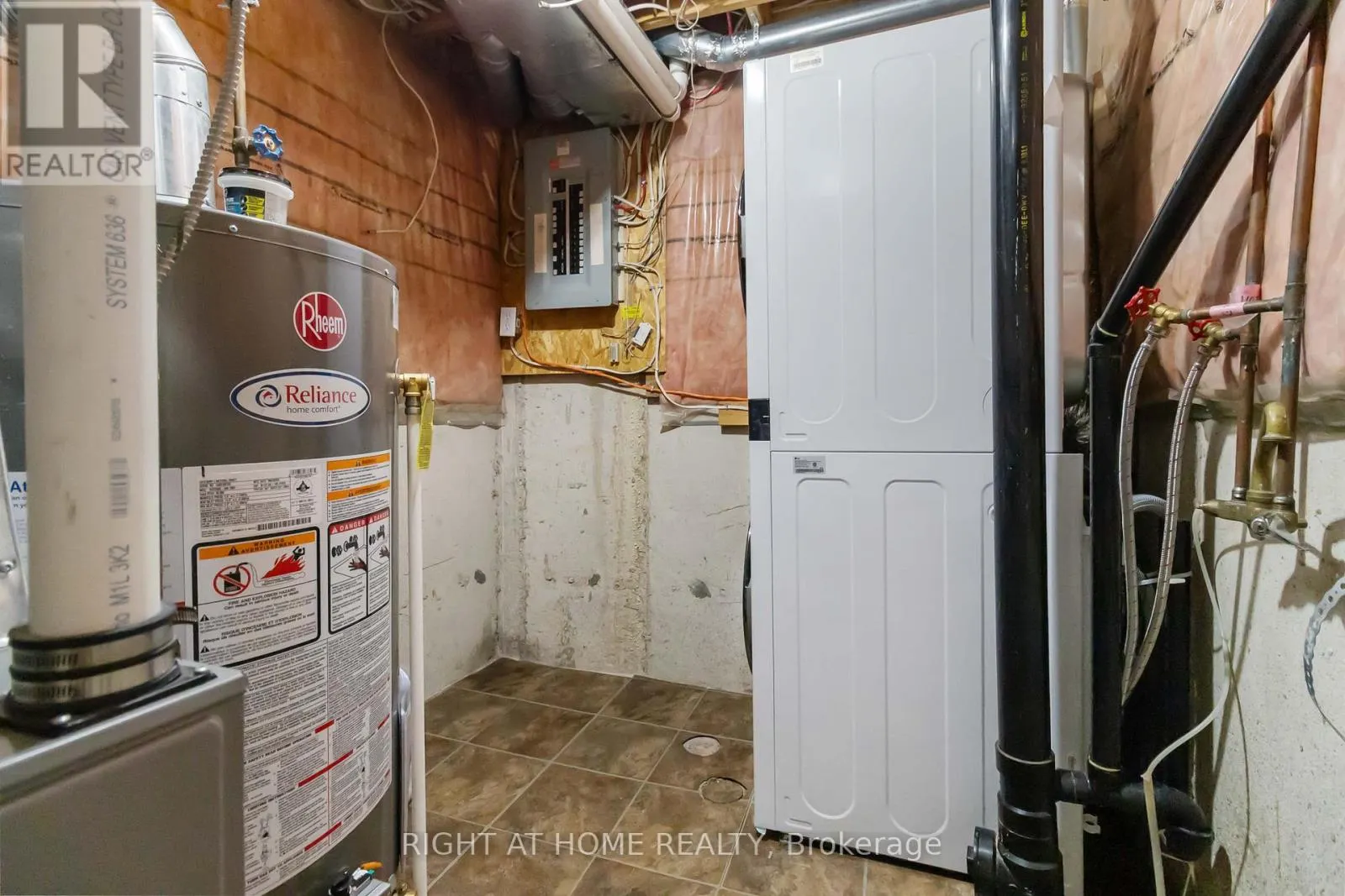 12 - 1520 REEVES GATE