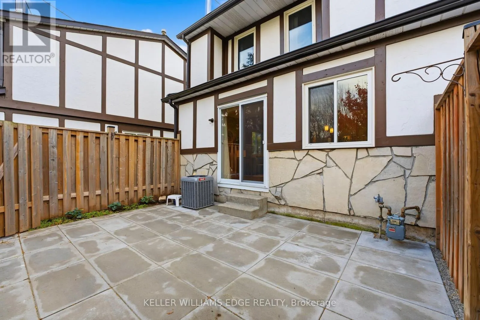 16 - 2200 GLENWOOD SCHOOL DRIVE