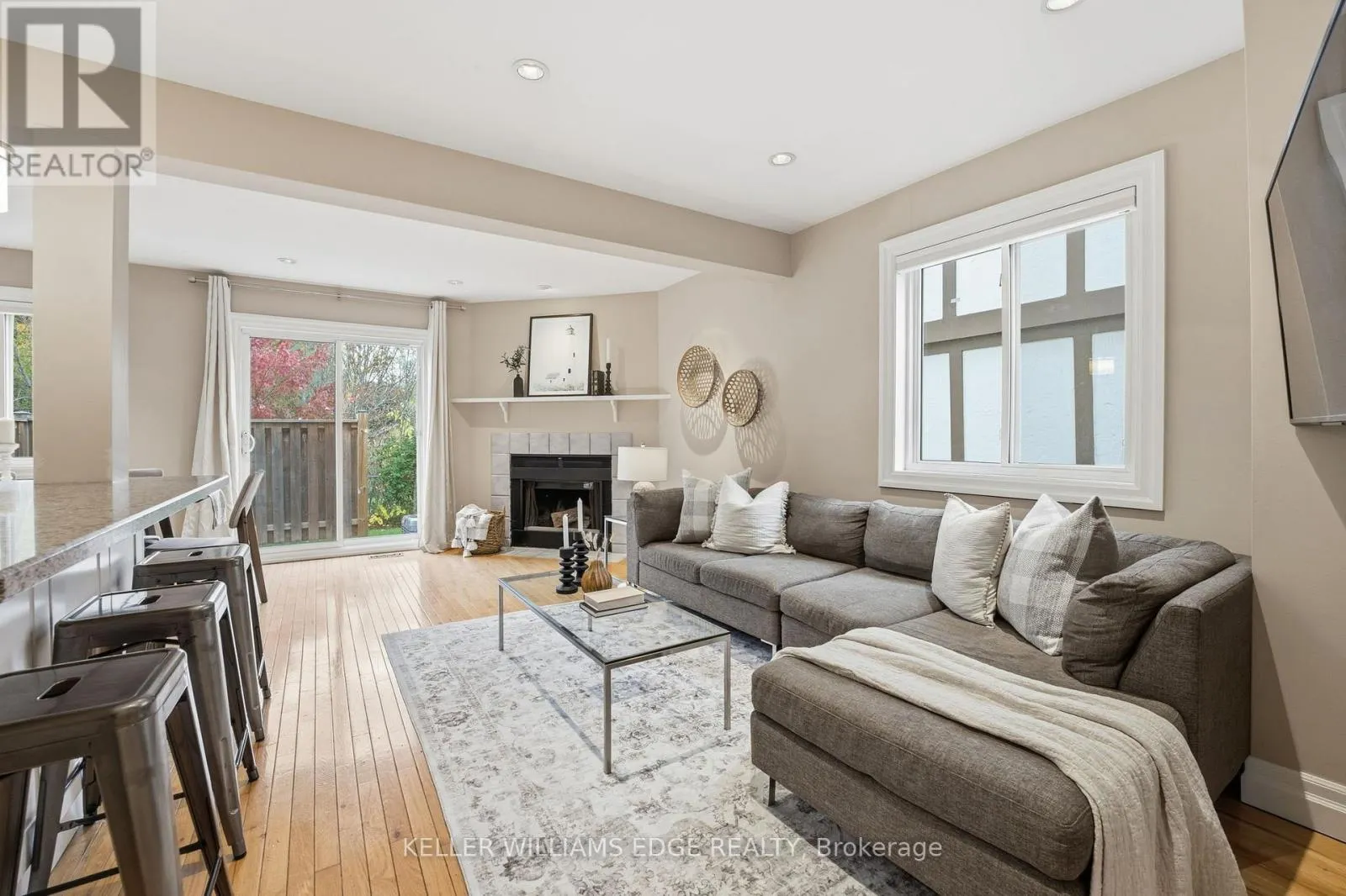 16 - 2200 GLENWOOD SCHOOL DRIVE