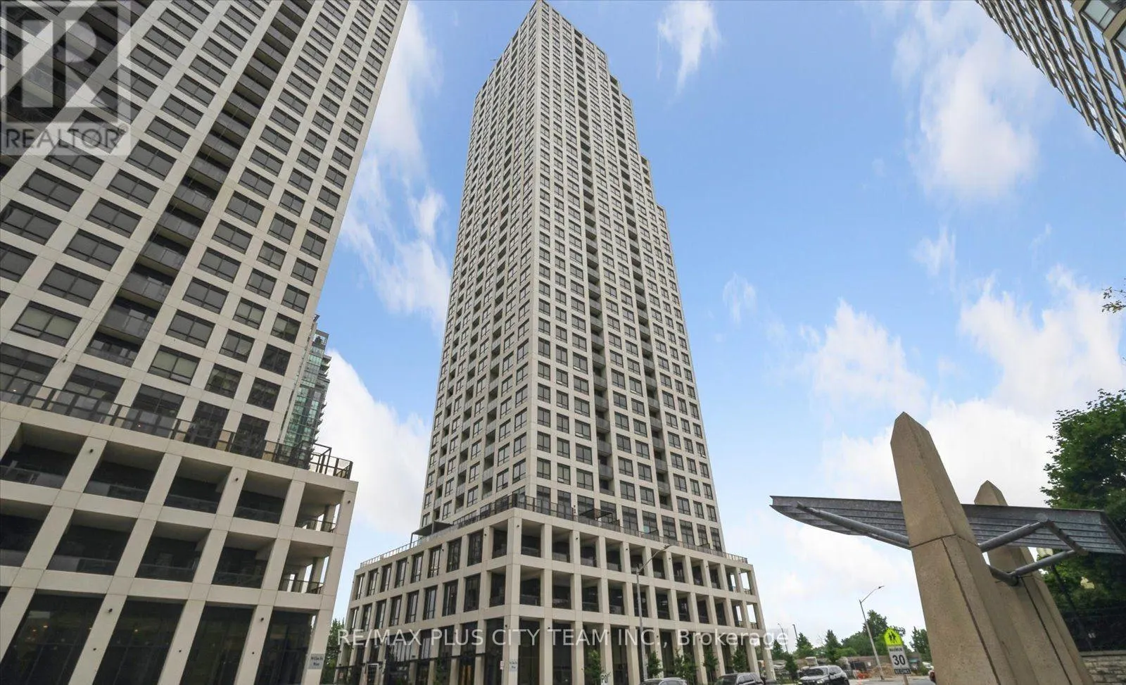 2709 - 36 ELM DRIVE W