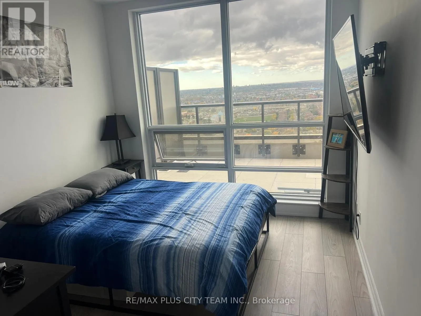 2709 - 36 ELM DRIVE W