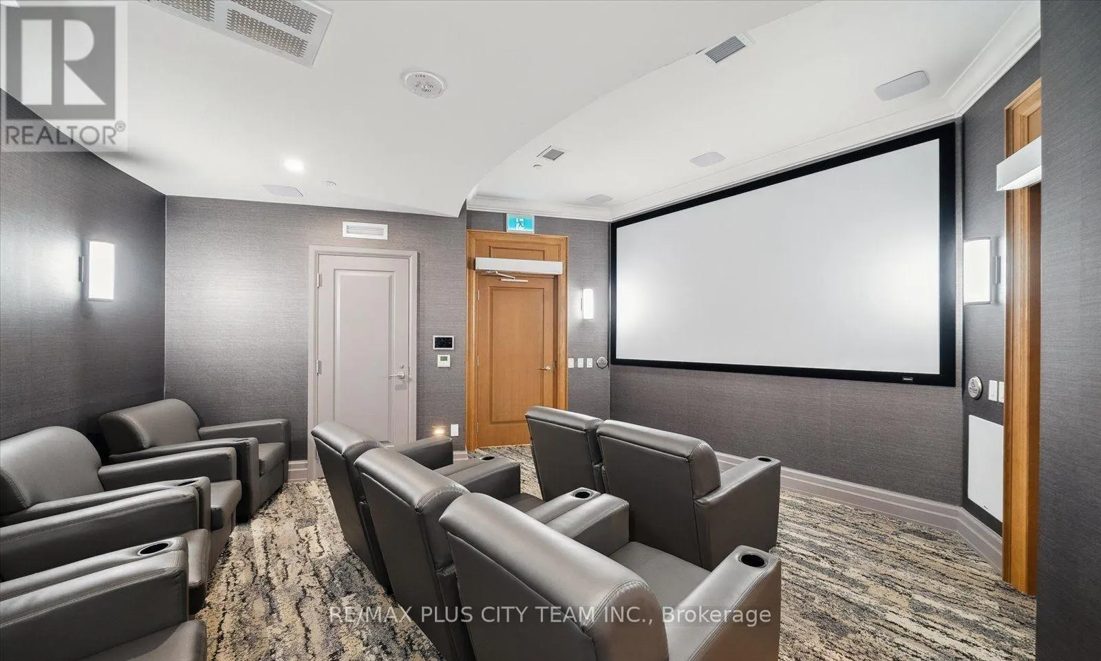 2709 - 36 ELM DRIVE W