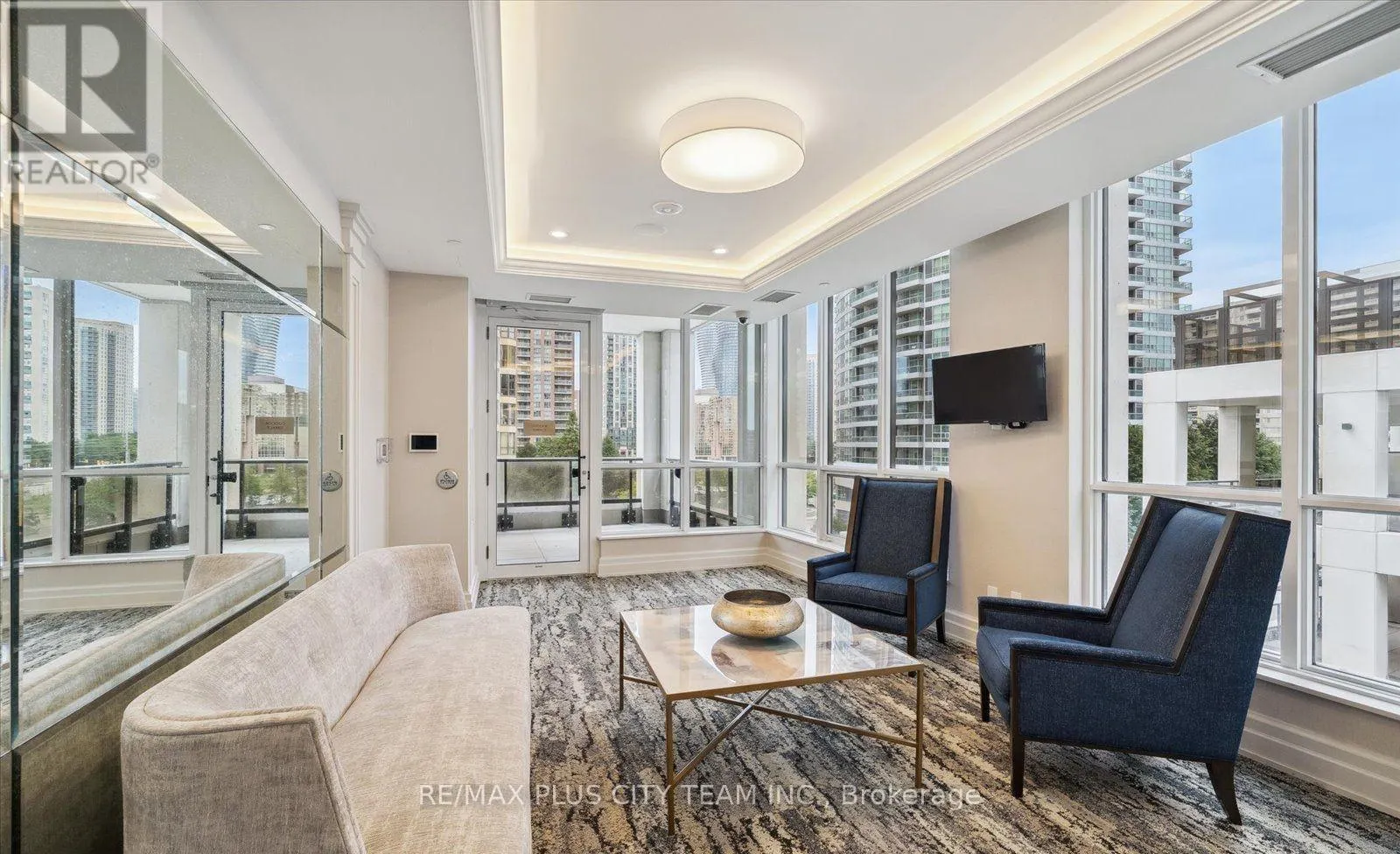 2709 - 36 ELM DRIVE W