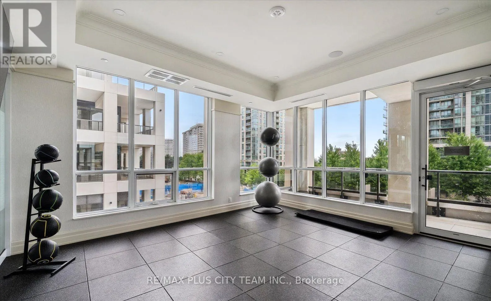 2709 - 36 ELM DRIVE W