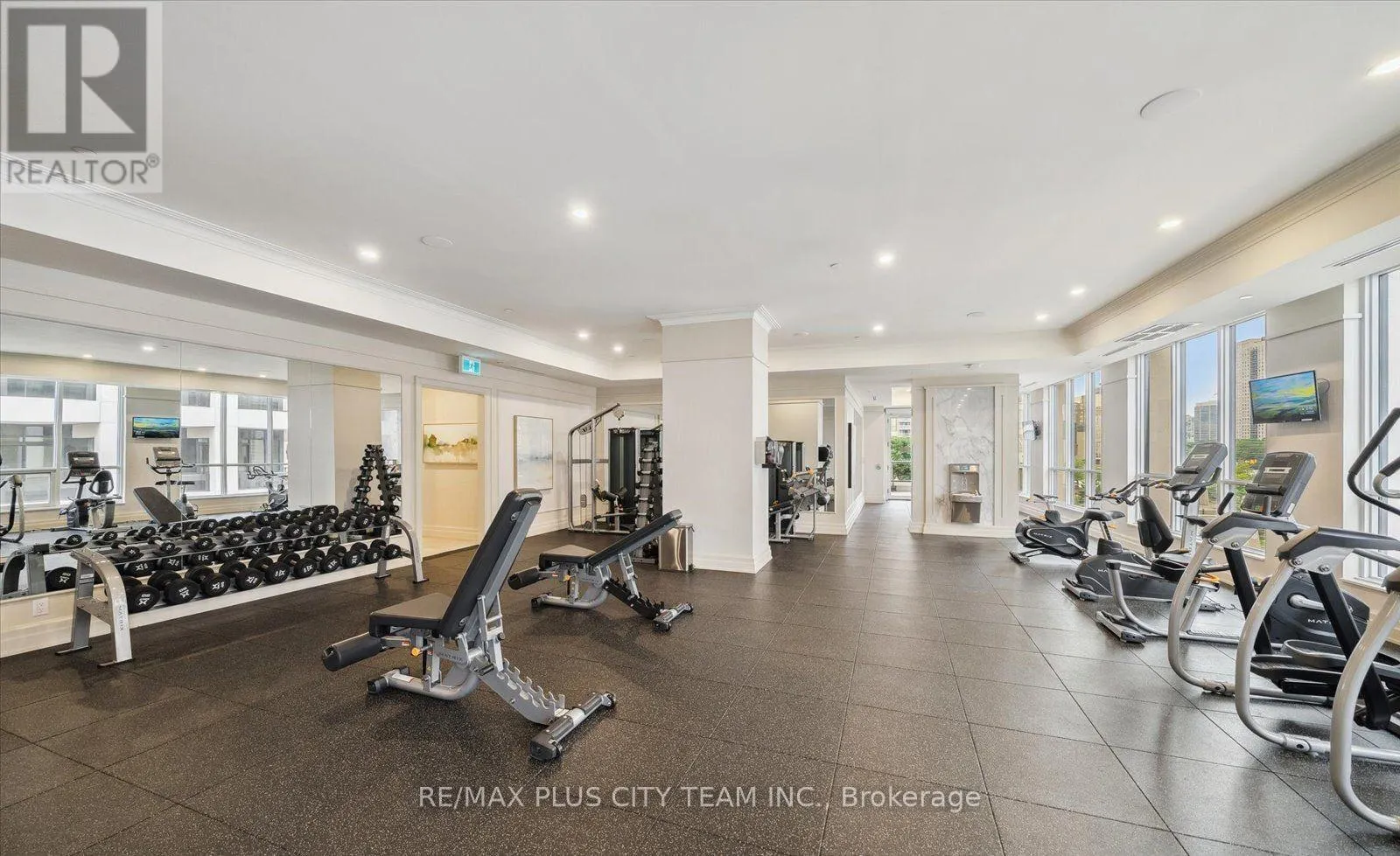 2709 - 36 ELM DRIVE W