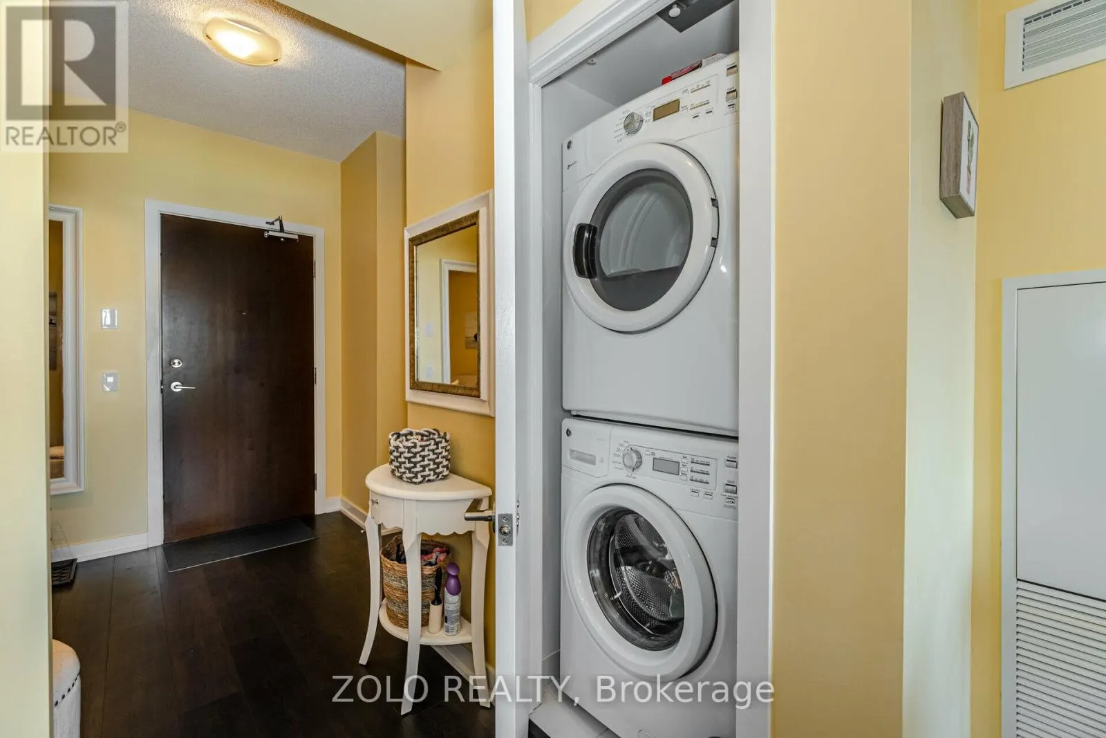 902 - 2212 LAKESHORE BOULEVARD W