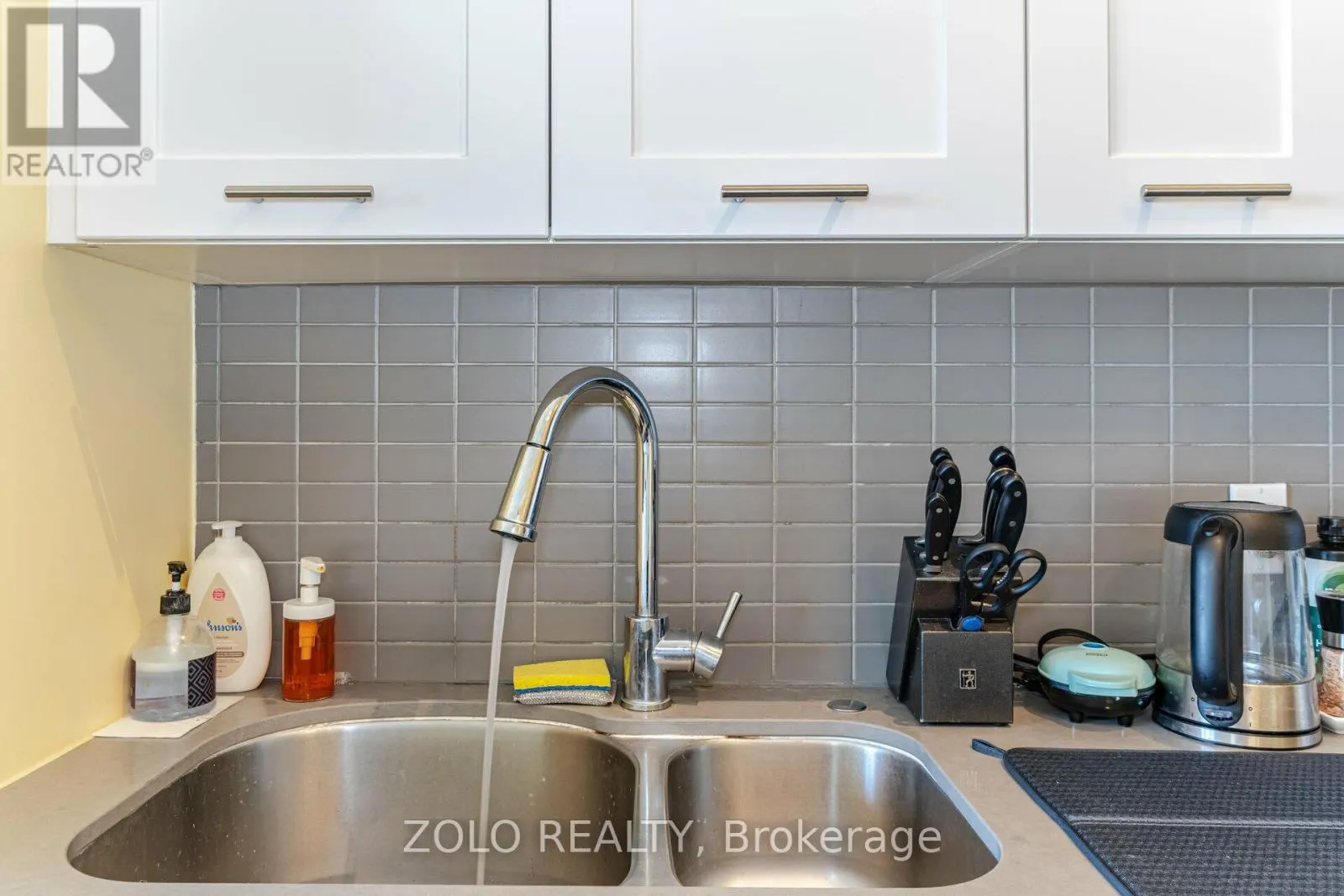 902 - 2212 LAKESHORE BOULEVARD W