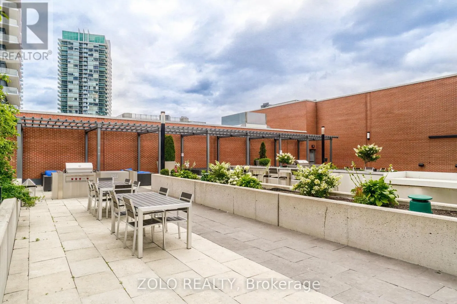 902 - 2212 LAKESHORE BOULEVARD W