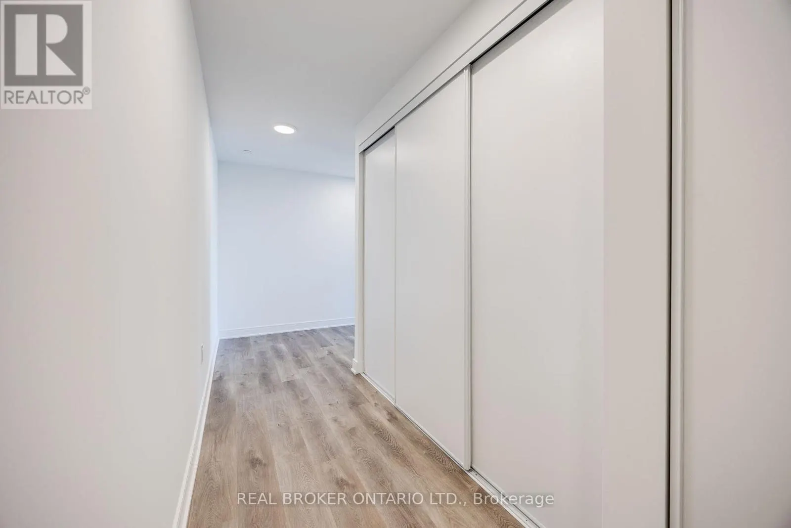 1602 - 86 DUNDAS STREET E