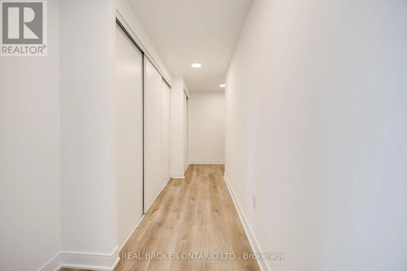 1602 - 86 DUNDAS STREET E